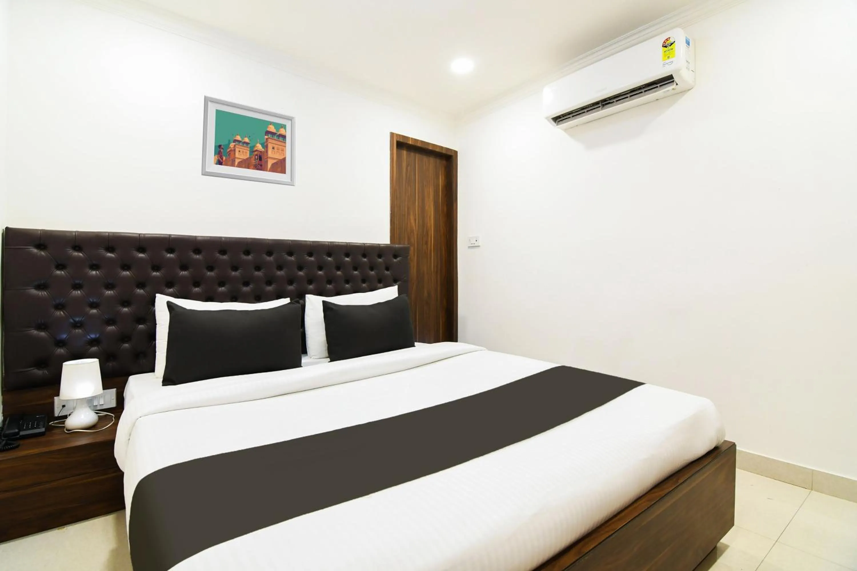 Bedroom, Bed in Super Hotel O Eminent Hotel