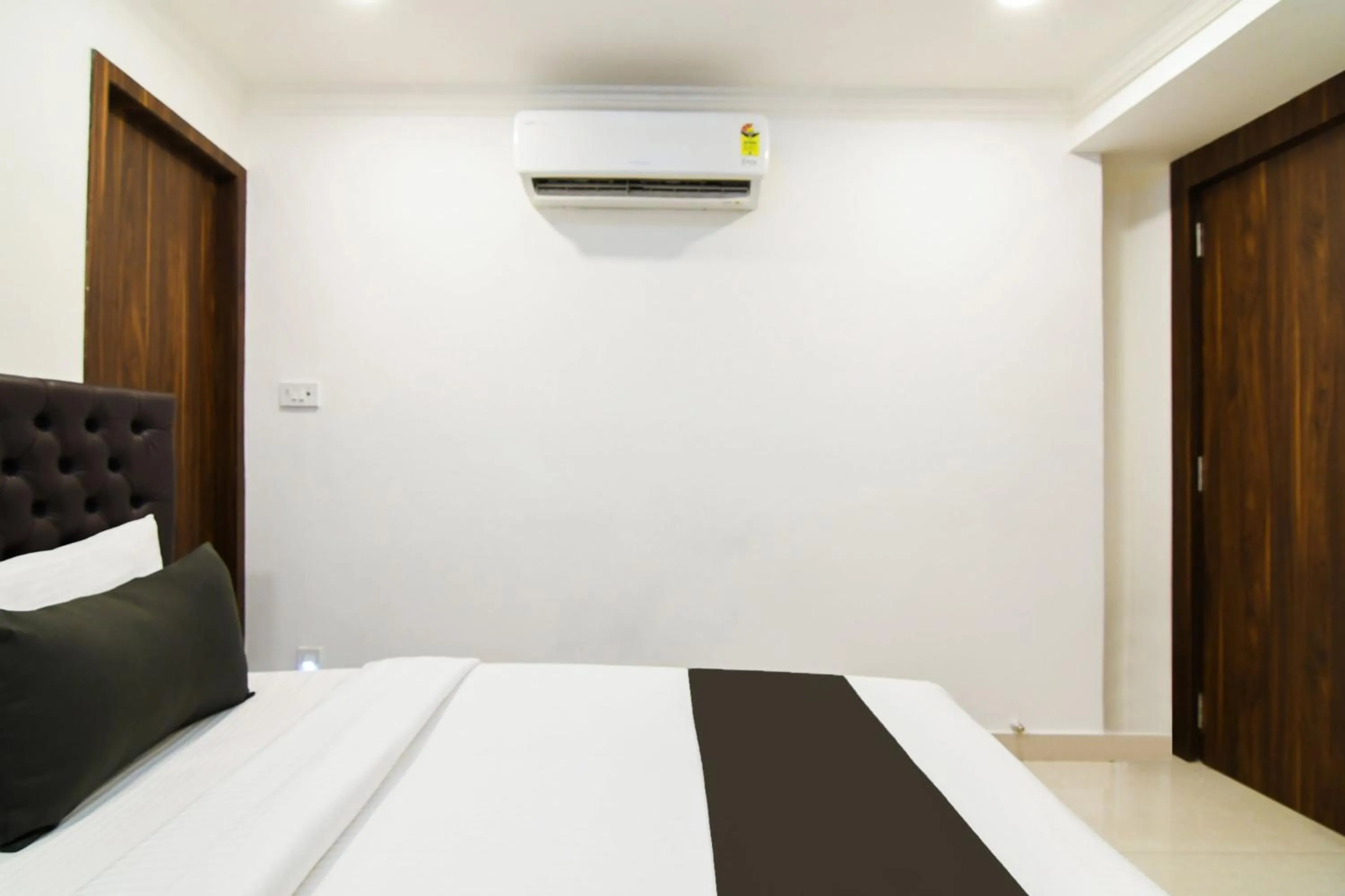 Bedroom, Bed in Super Hotel O Eminent Hotel