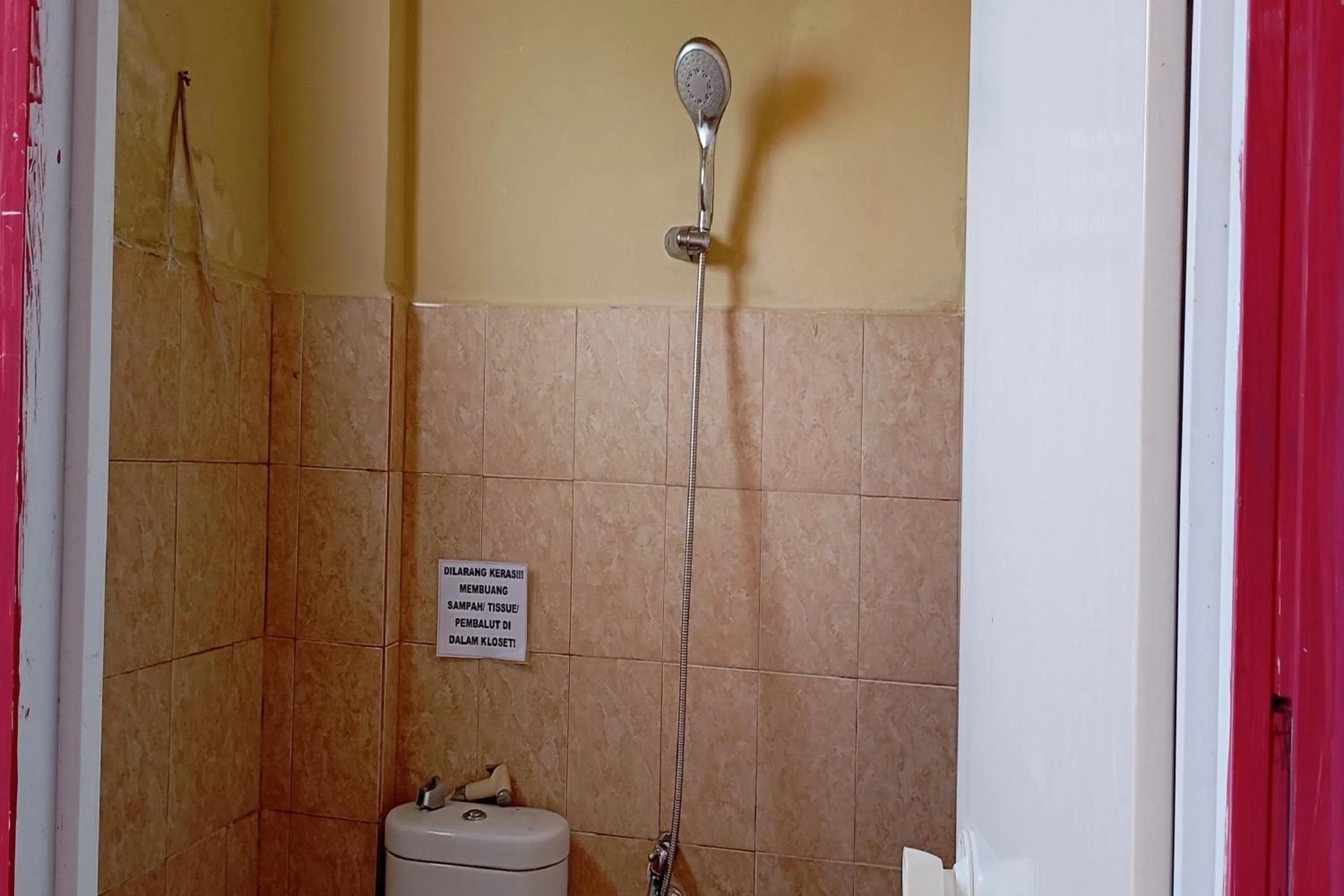 Bathroom in Hotel O Homestay Puspa Gemilang Syariah