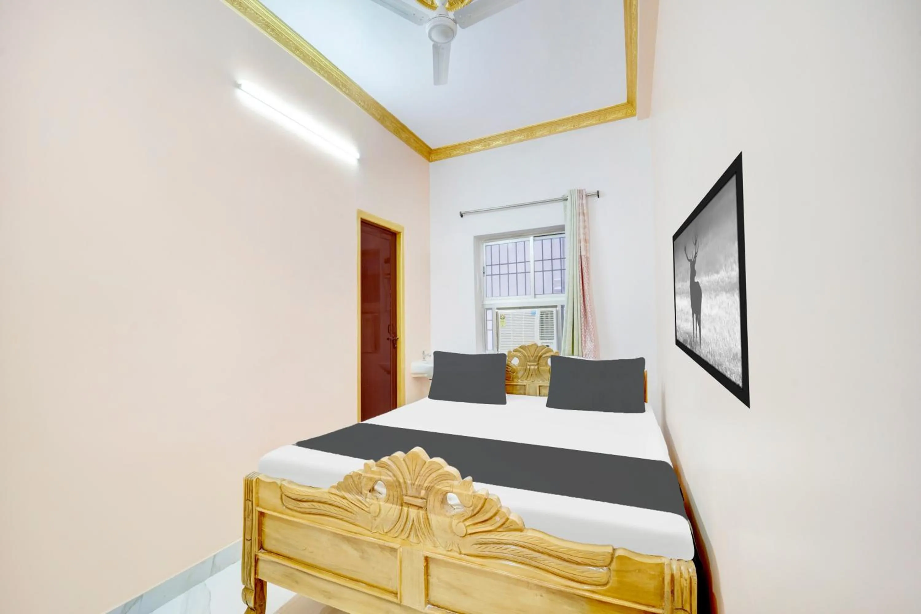 Bedroom, Bed in Hotel O Patliputra Golambar