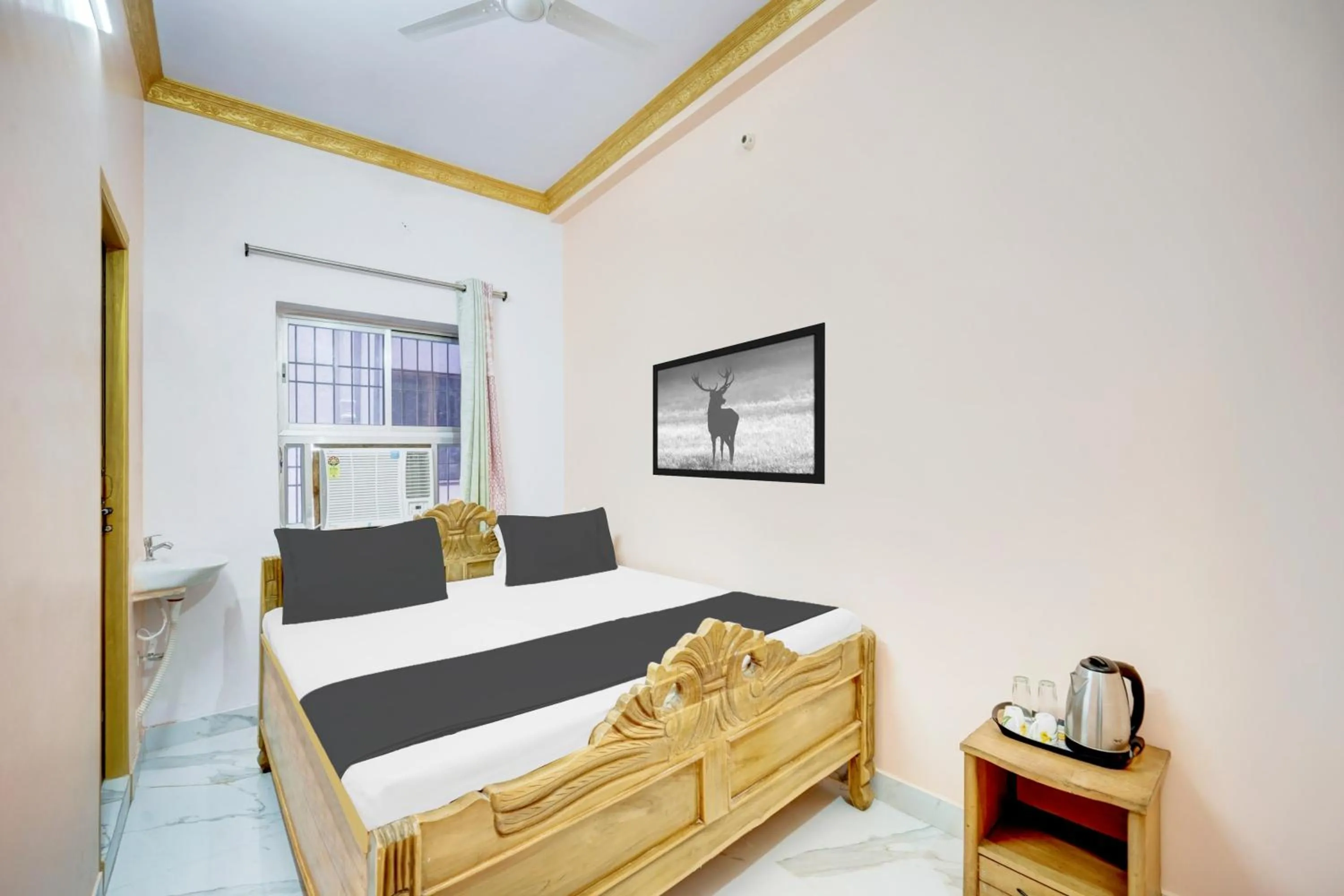 Bedroom, Bed in Hotel O Patliputra Golambar