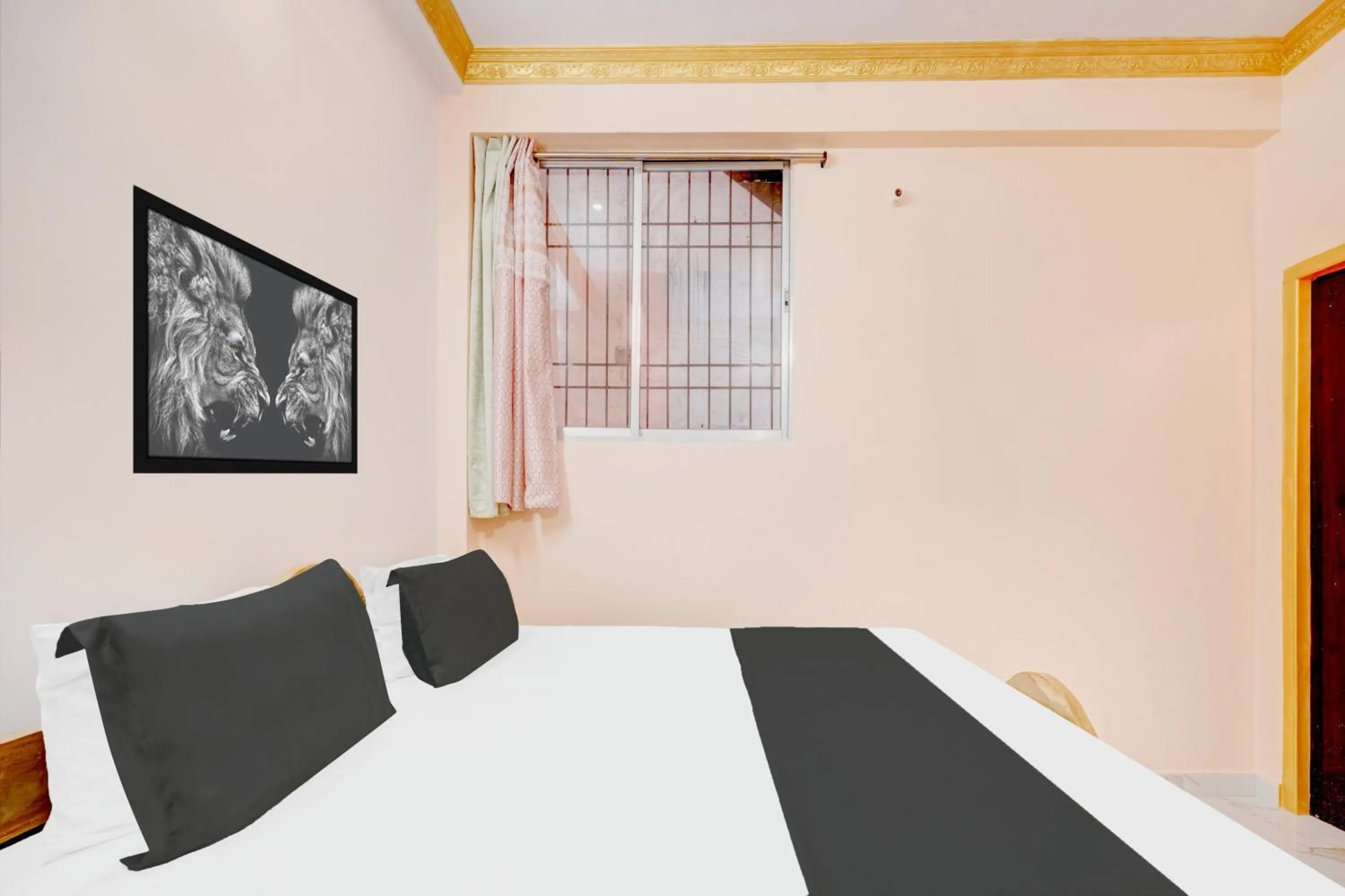 Bedroom, Bed in Hotel O Patliputra Golambar