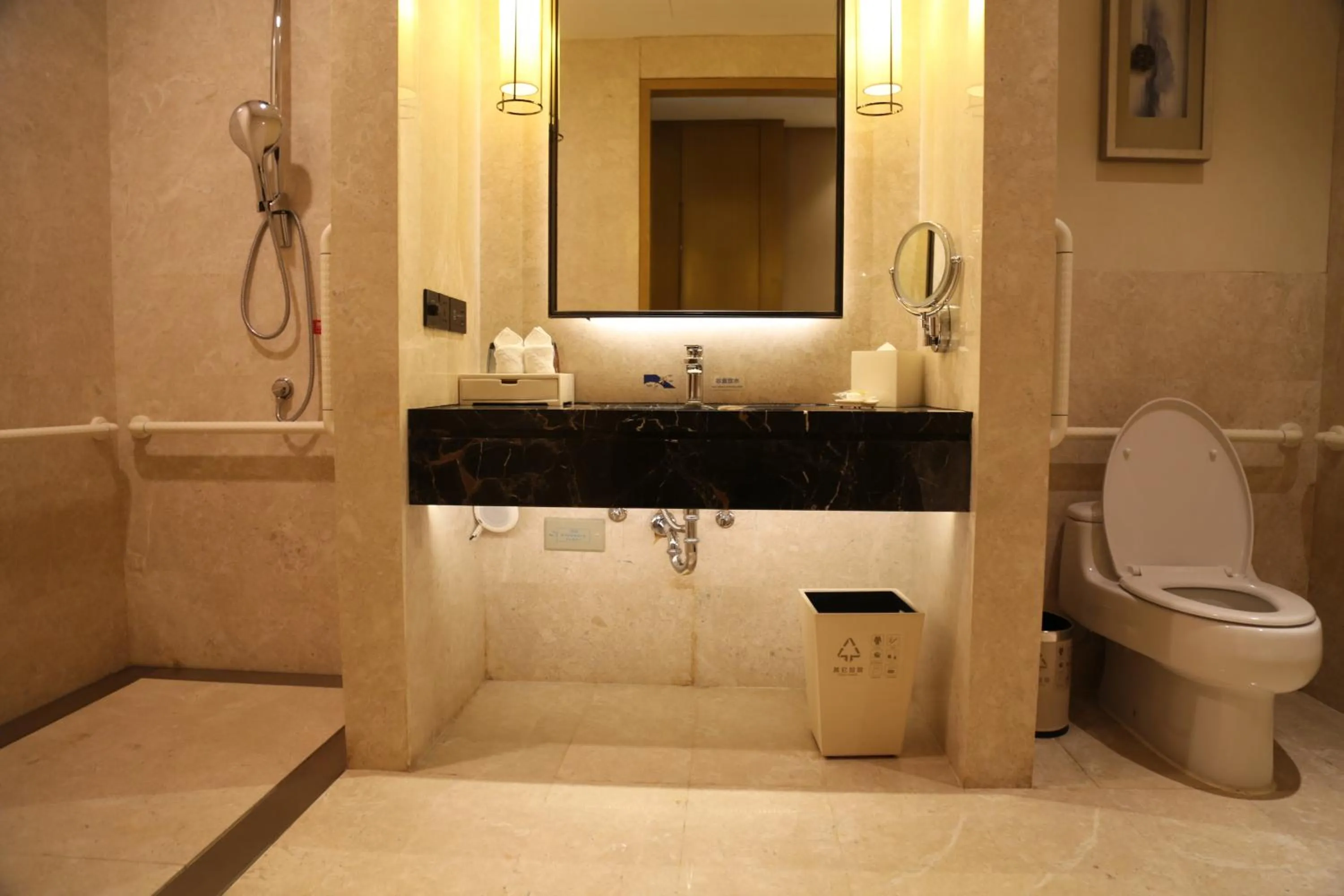 Shower in Wyndham Chongqing Yuelai