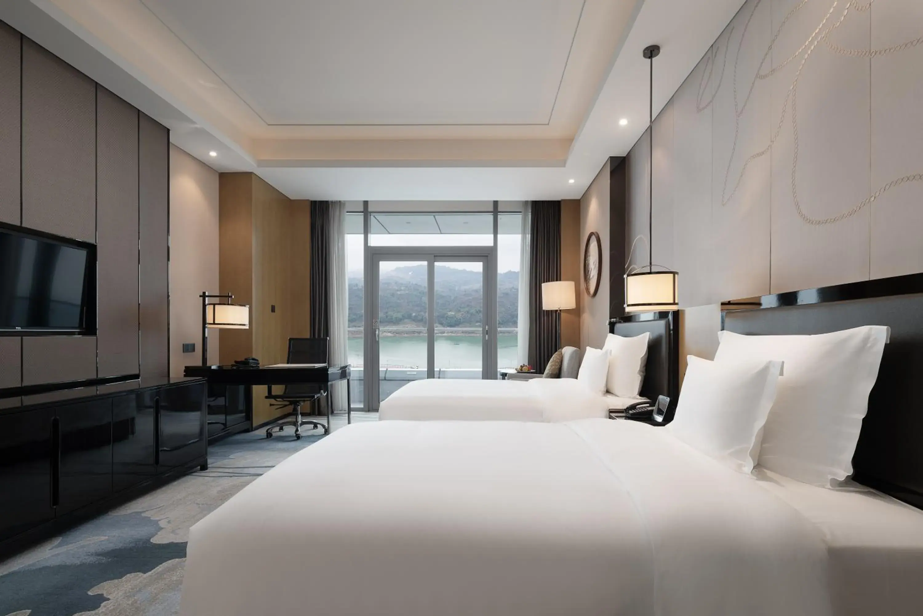 Deluxe River View 2 Twin Beds in Wyndham Chongqing Yuelai Deluxe River View 2 Twin Beds in Wyndham Chongqing Yuelai