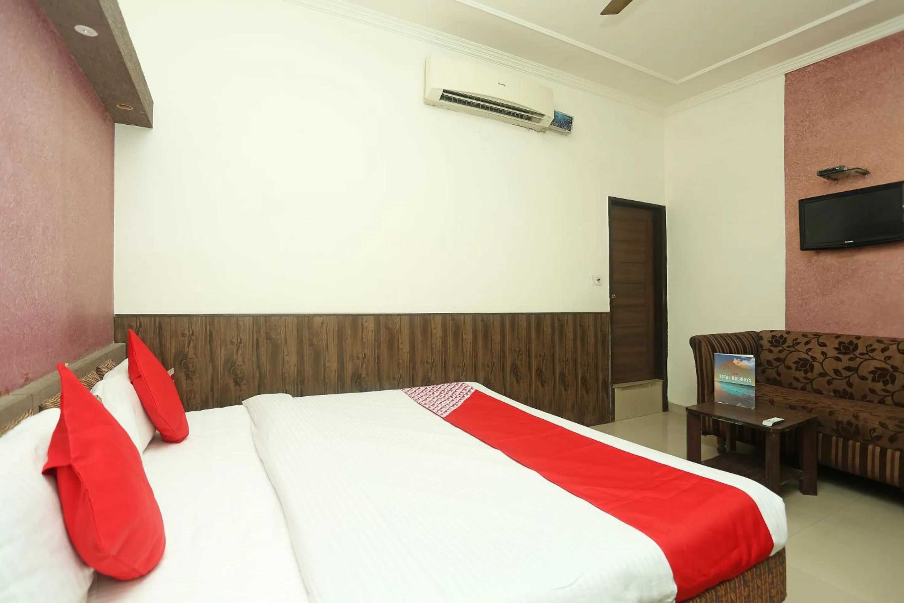 Bedroom in Hotel O Sai President