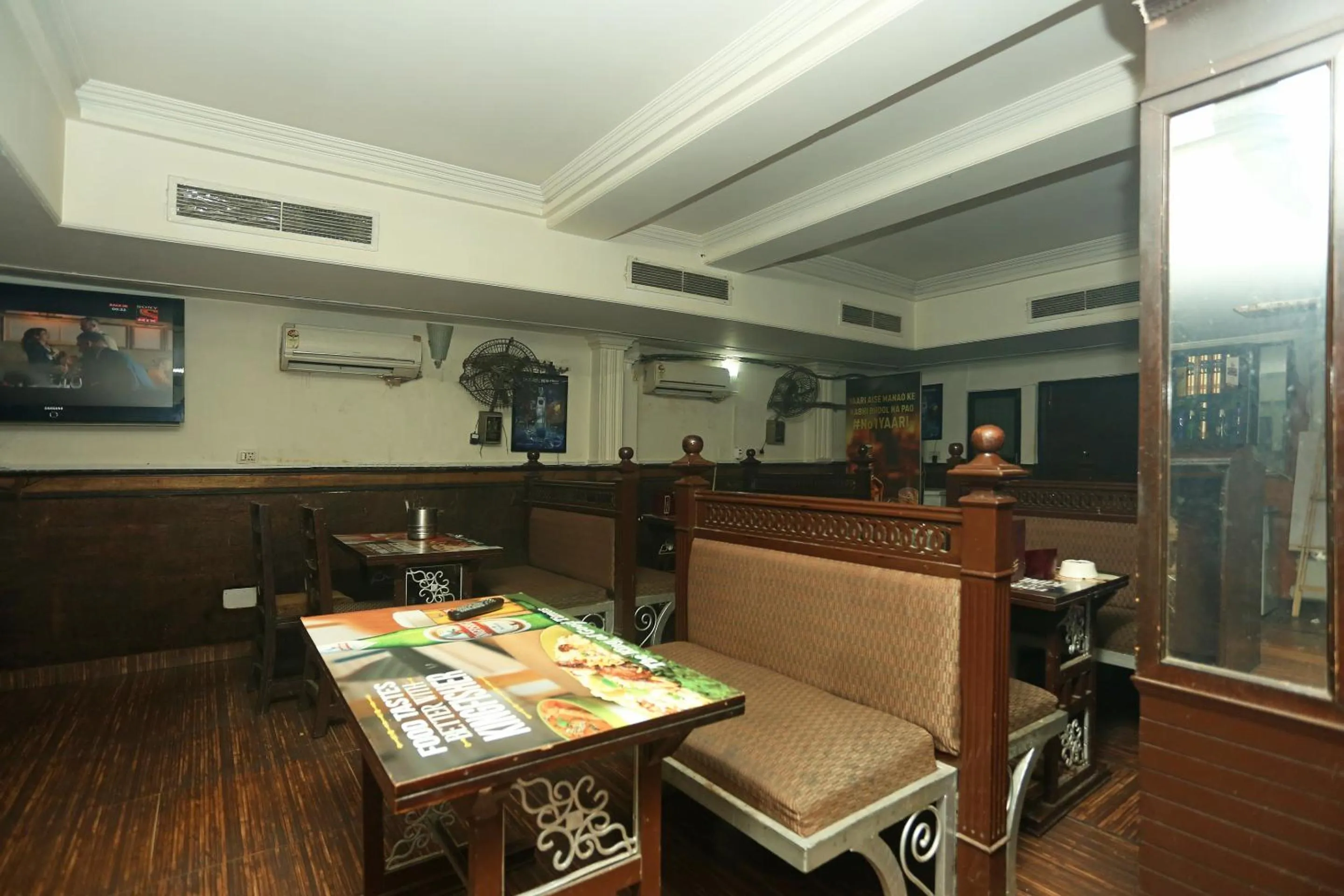 Restaurant/places to eat in Hotel O Sai President