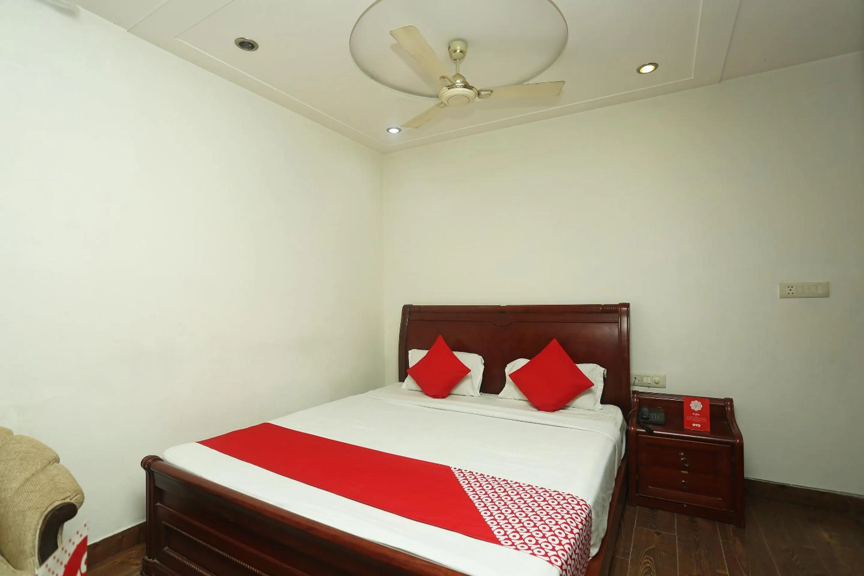 Bedroom in Hotel O Sai President