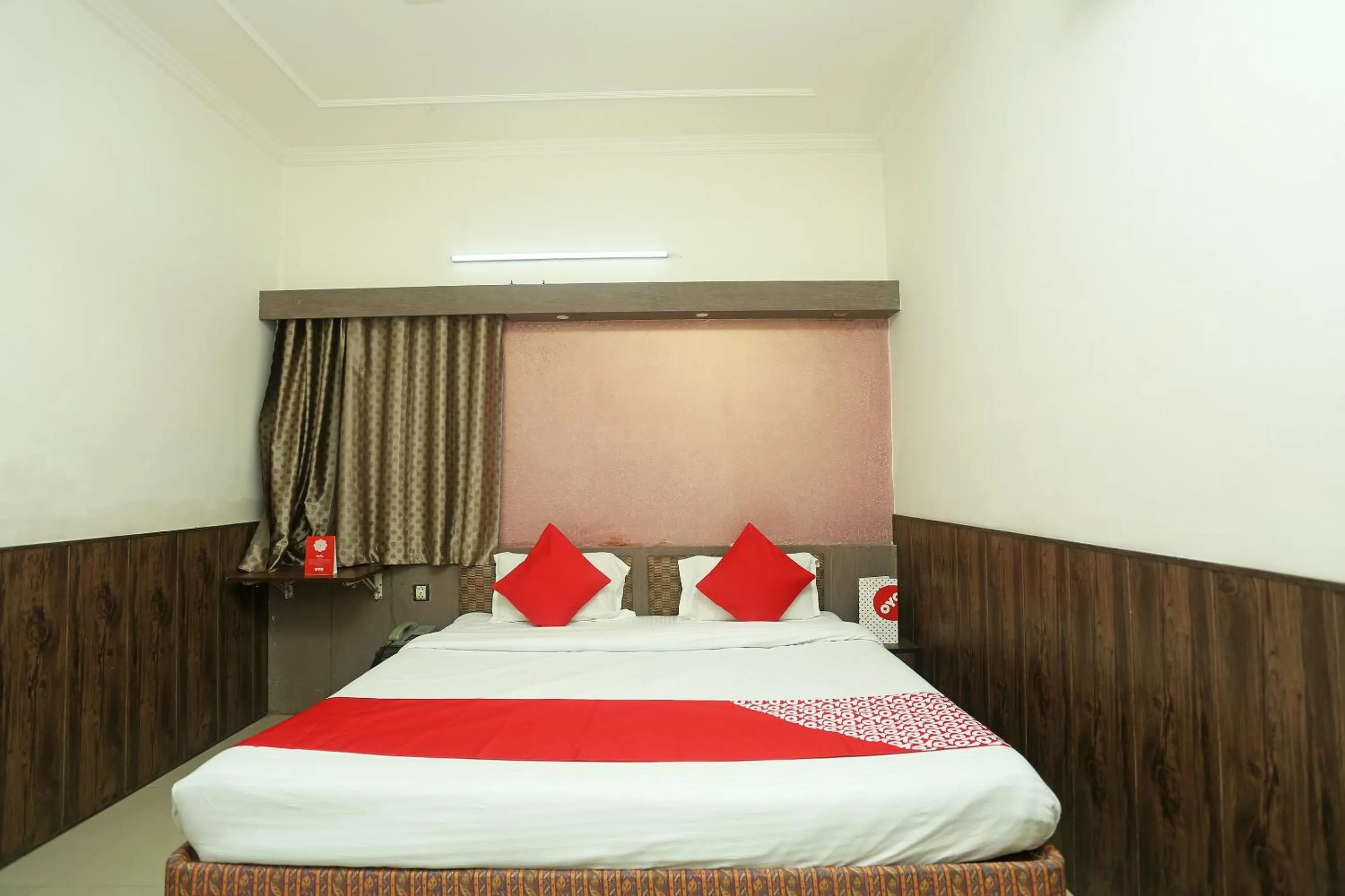 Bedroom in Hotel O Sai President