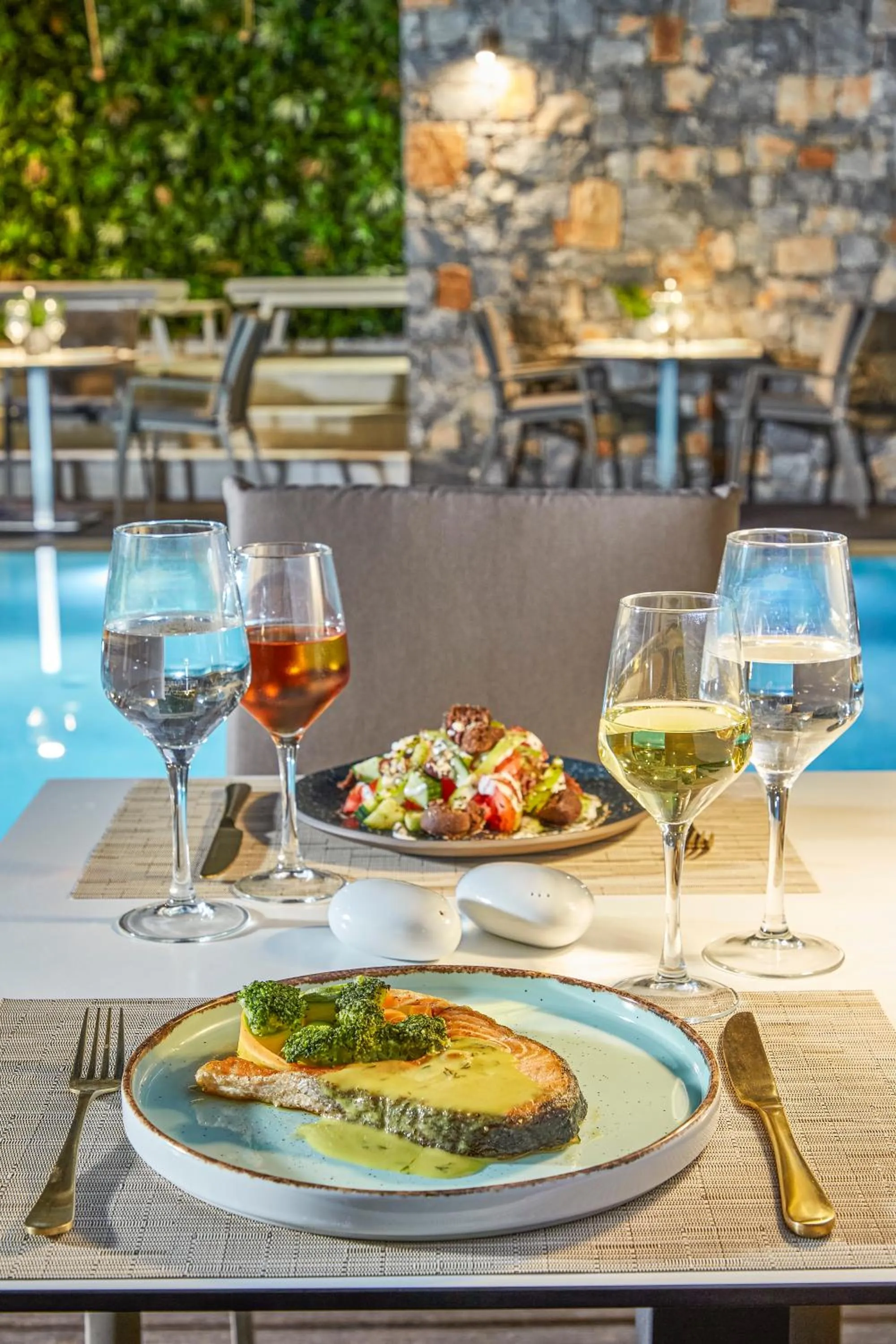 Restaurant/places to eat in Mystery Skiathos Luxury Residence