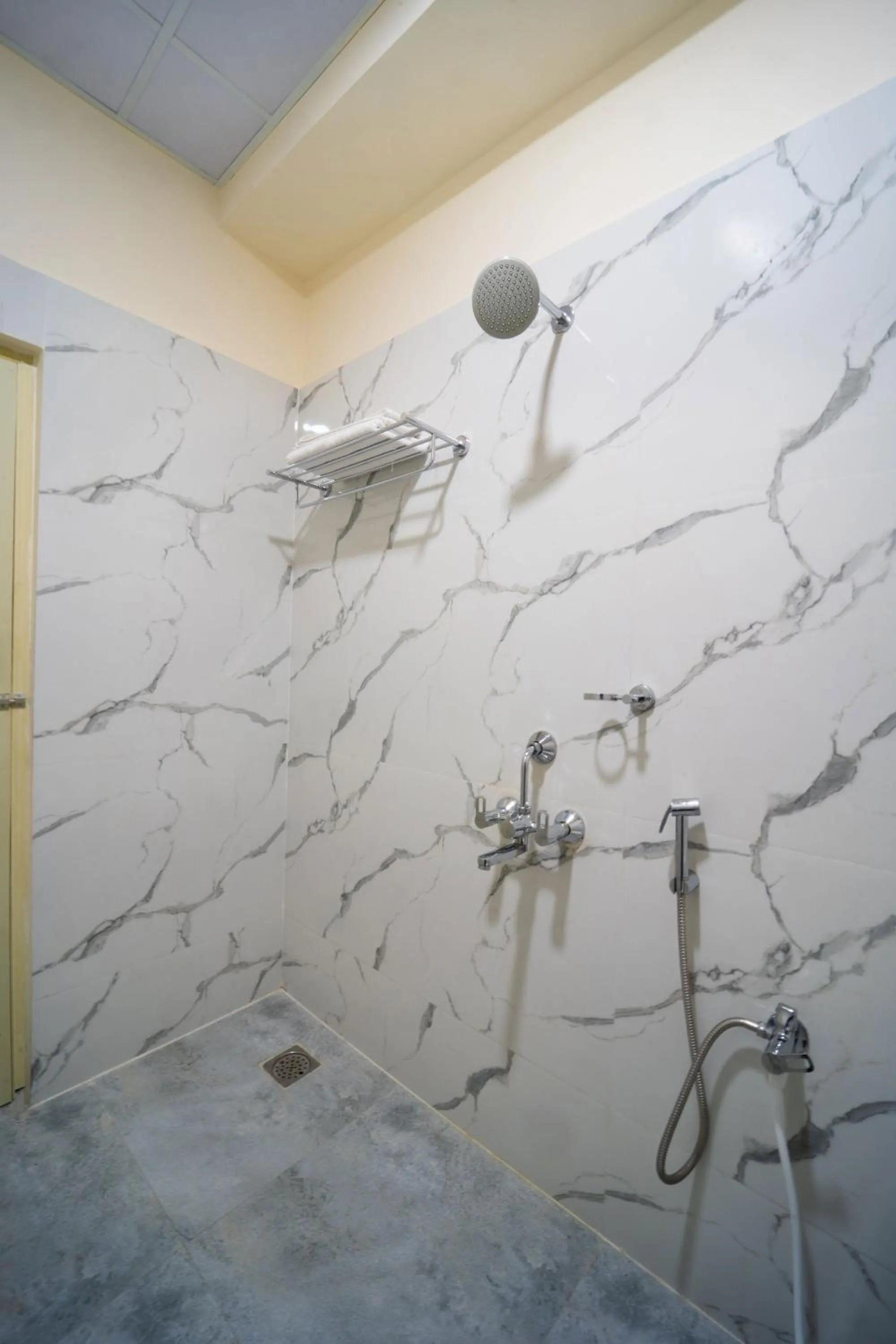 Bathroom in VR Paradise - Near SIPCOT Chennai OMR