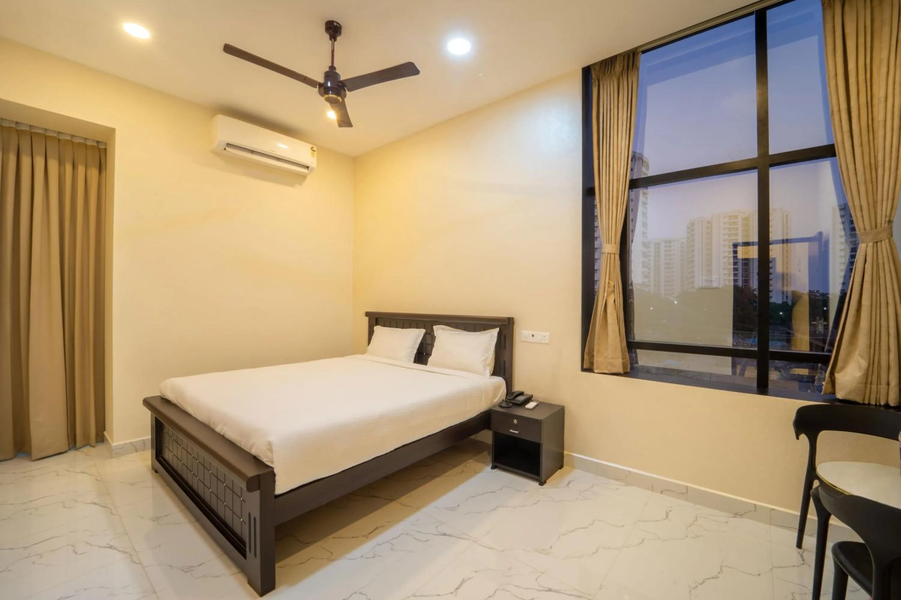 Bed in VR Paradise - Near SIPCOT Chennai OMR