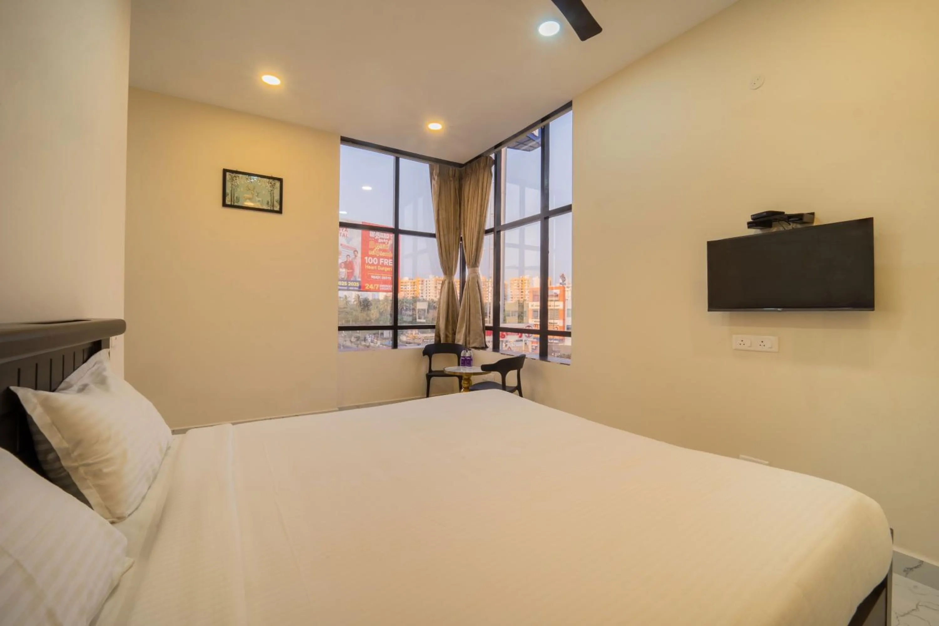 TV and multimedia, Bed in VR Paradise - Near SIPCOT Chennai OMR