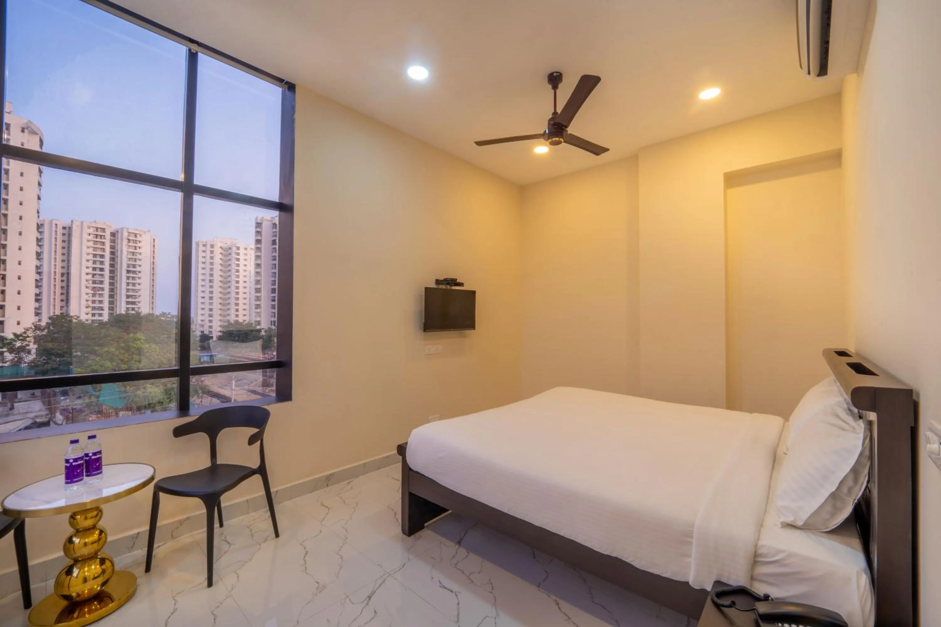 Bed in VR Paradise - Near SIPCOT Chennai OMR