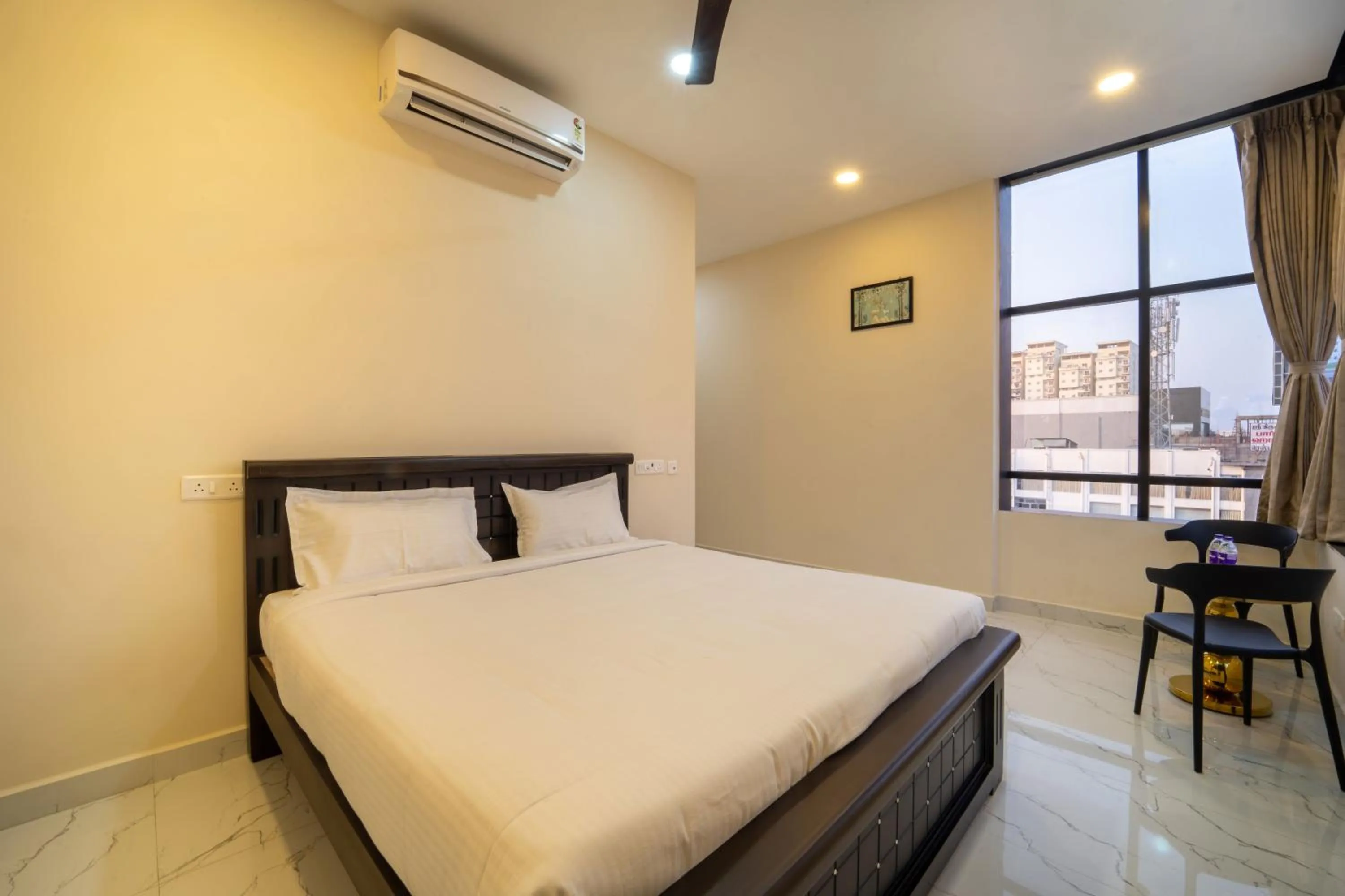 Bed in VR Paradise - Near SIPCOT Chennai OMR