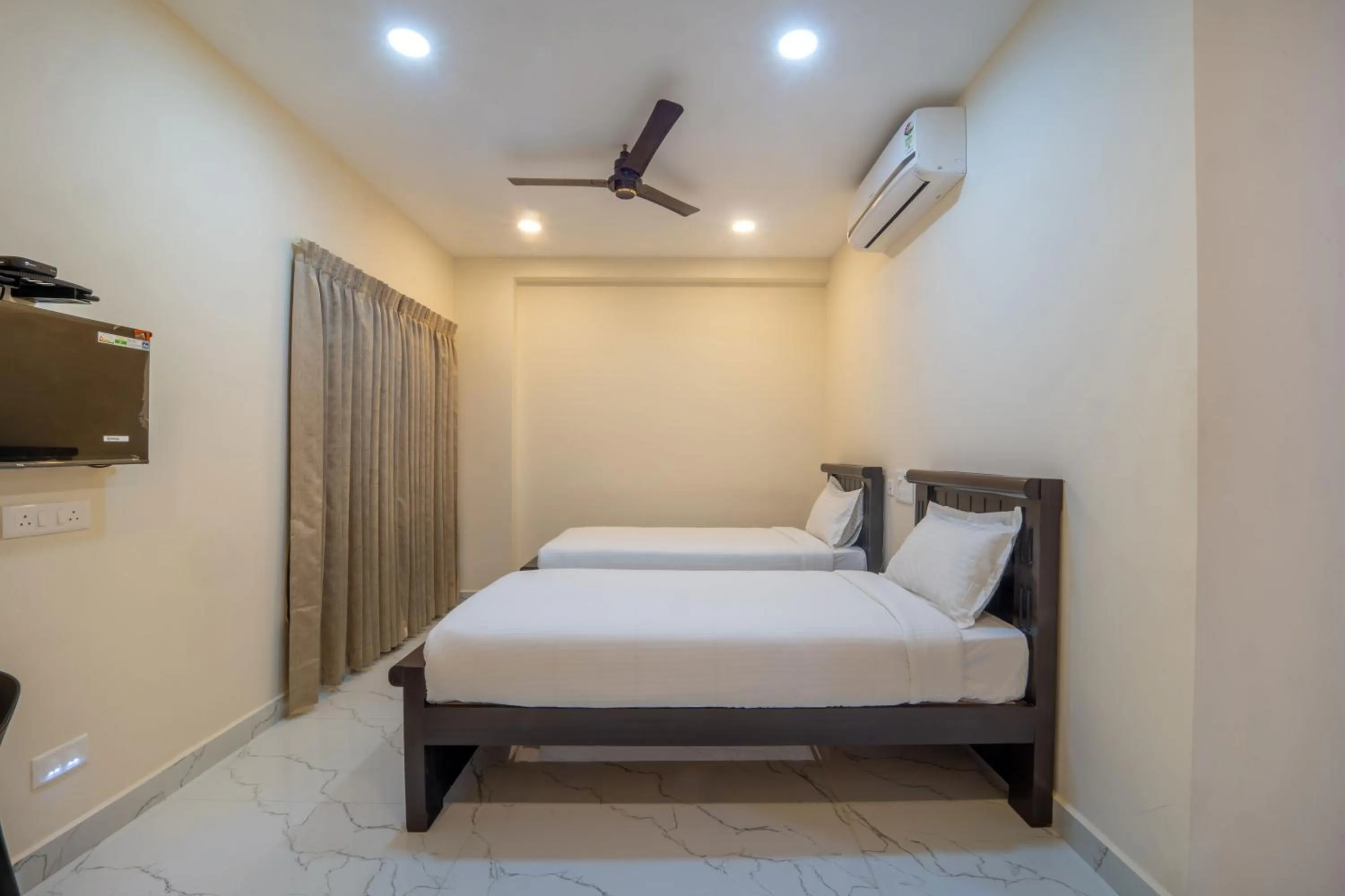 Bed in VR Paradise - Near SIPCOT Chennai OMR