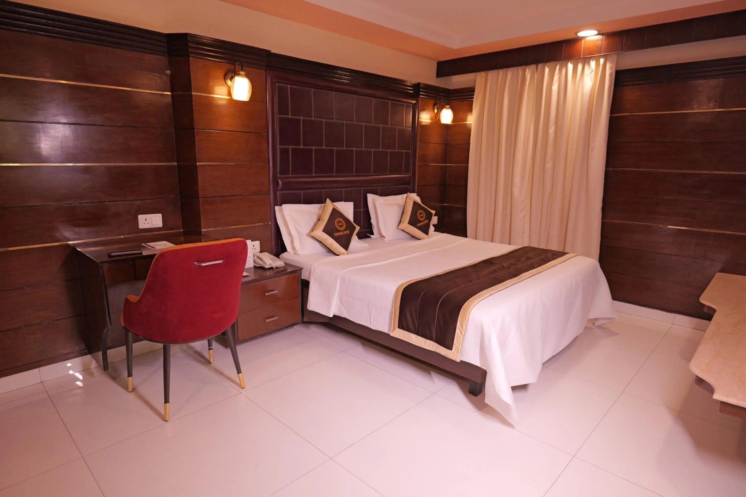 Bedroom, Bed in Foxoso Taj View Hotel