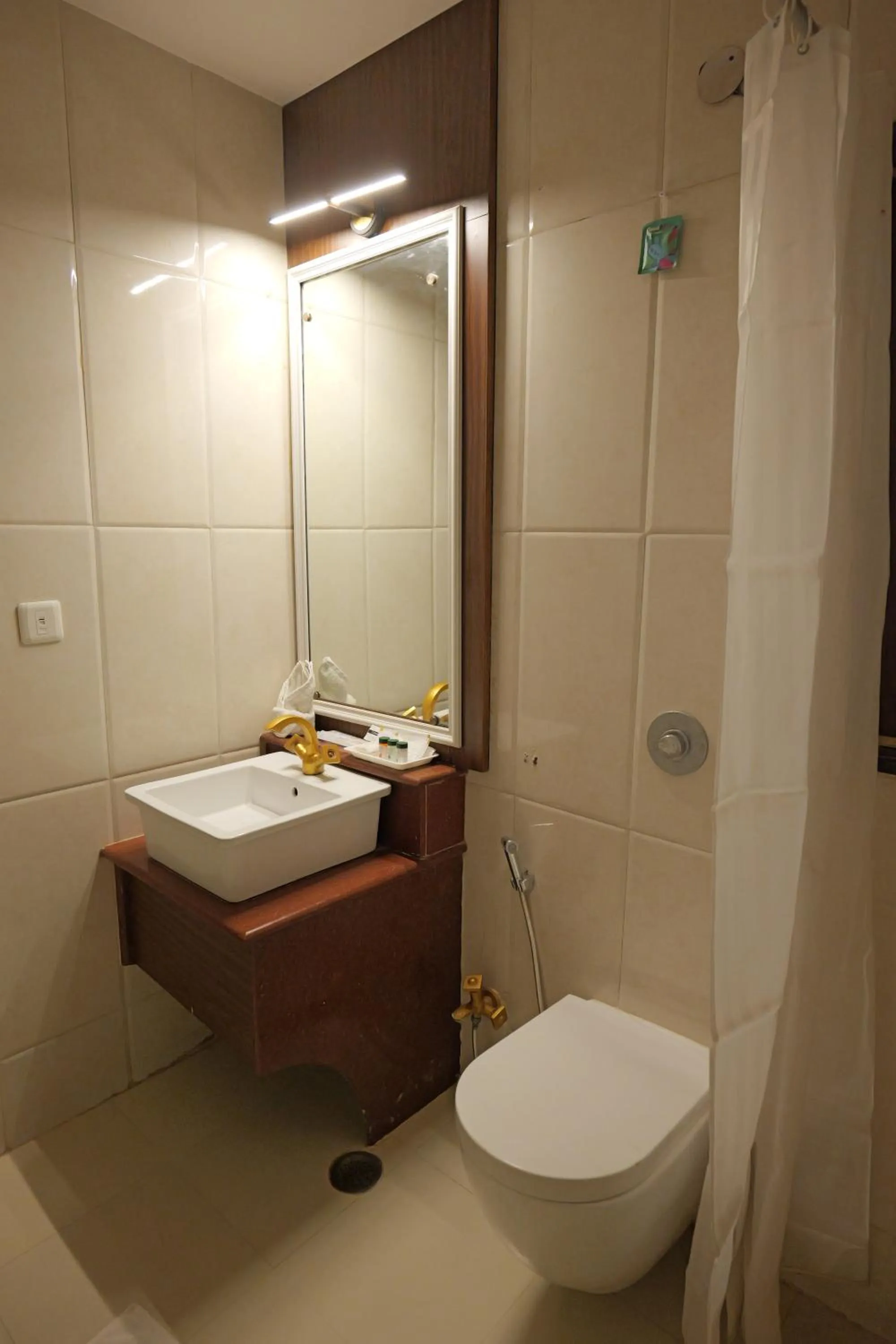 Bathroom in Foxoso Taj View Hotel