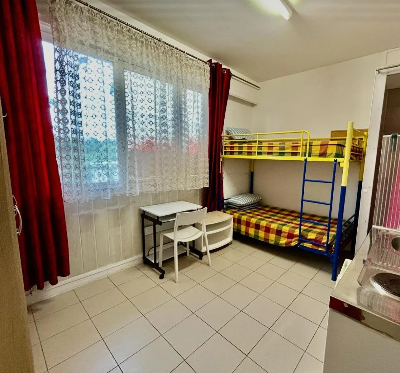 Bed in Hotel Paris Star