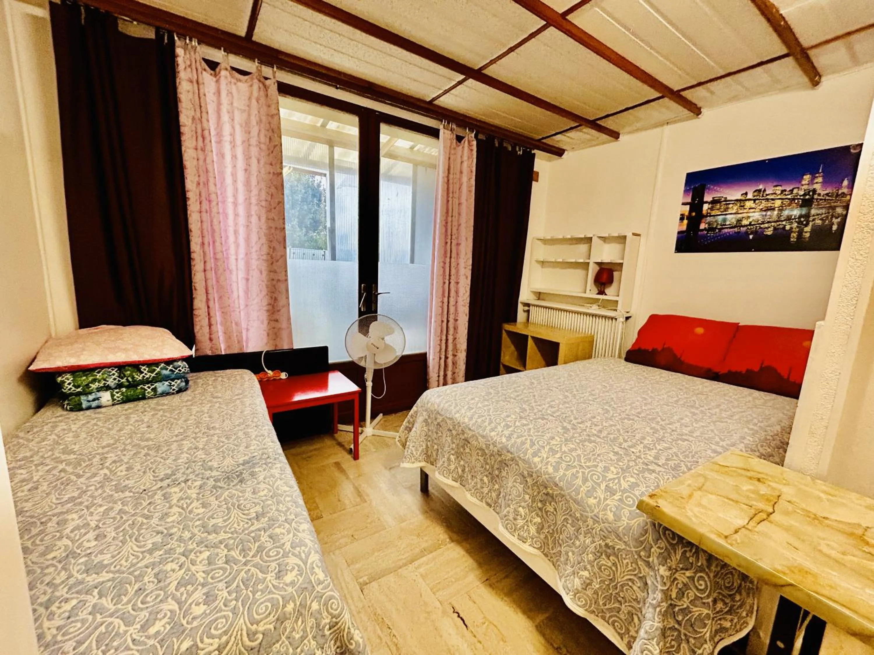 Bed in Hotel Paris Star