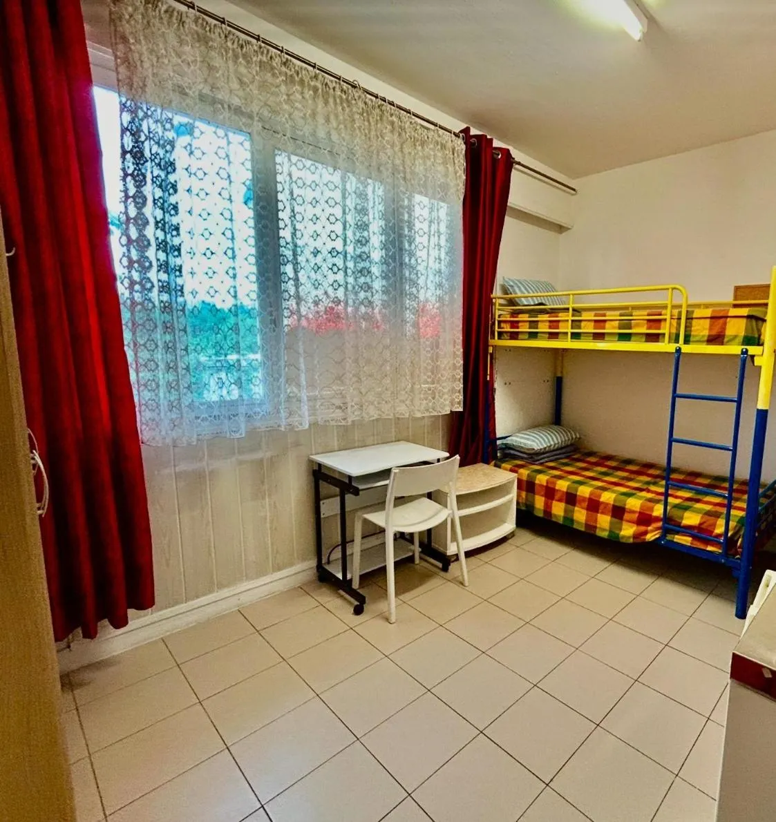 Bed in Hotel Paris Star