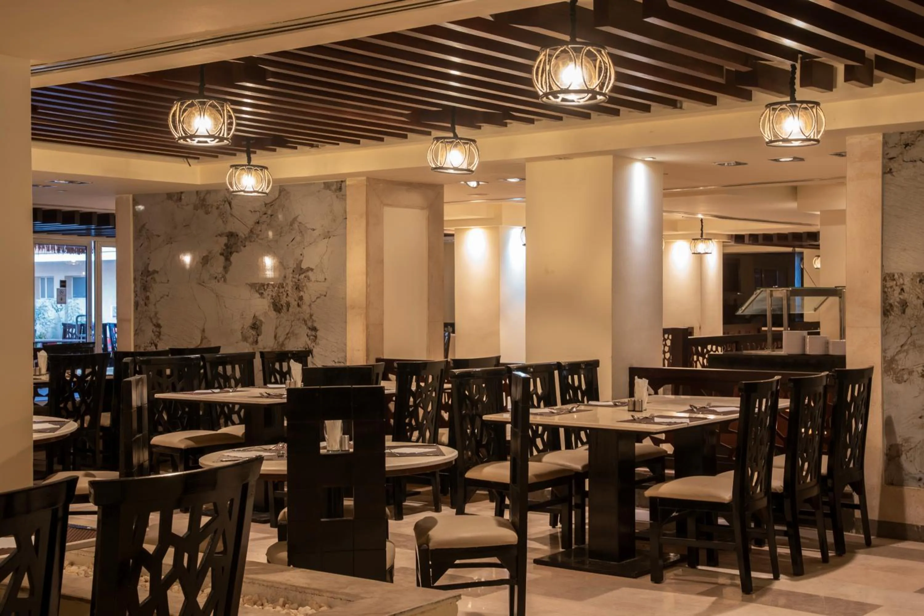 Restaurant/places to eat in La Rosa Boho Aqua park Hotel