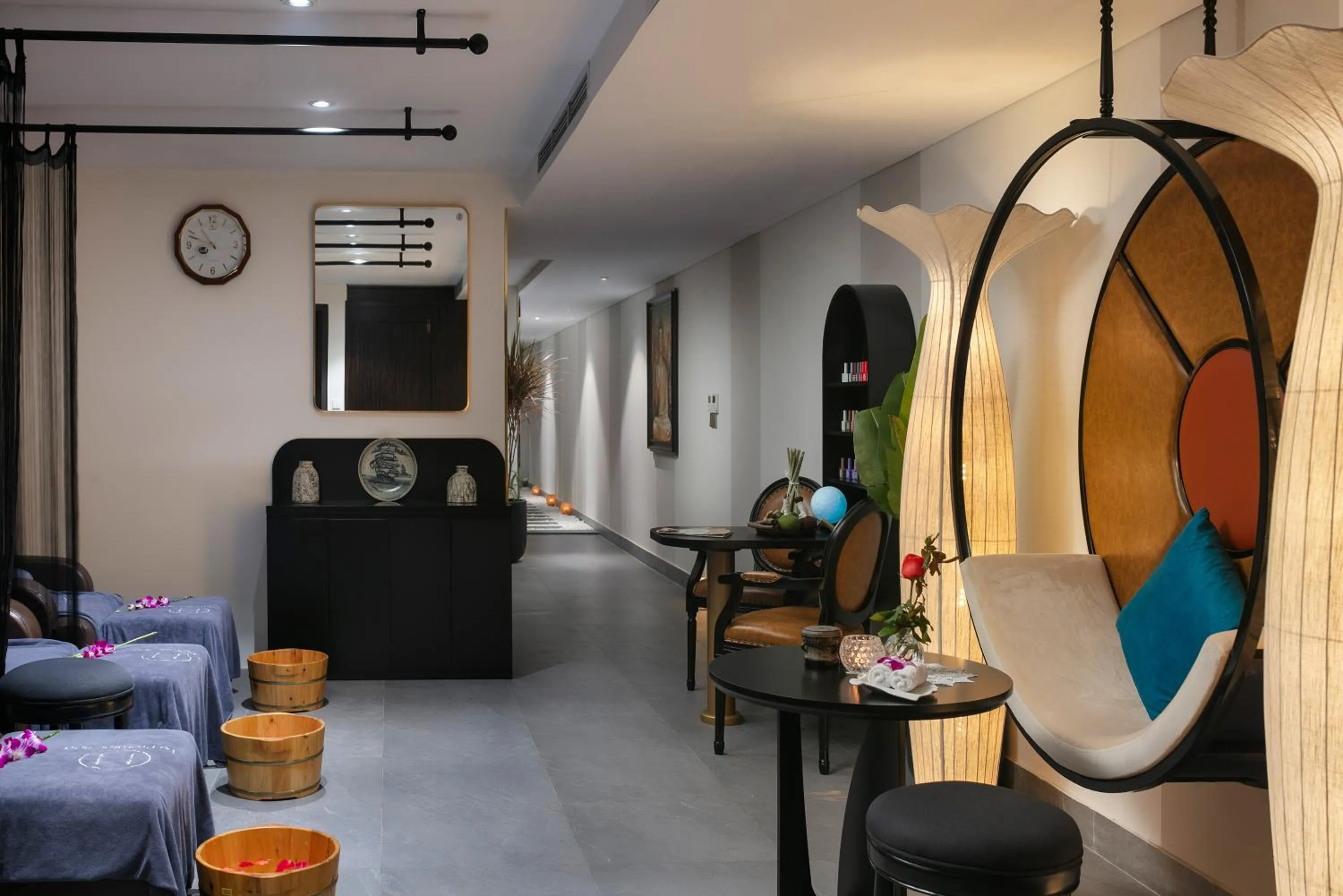 Spa and wellness centre/facilities, Bed in Le Premier Hotel & Rooftop Bar