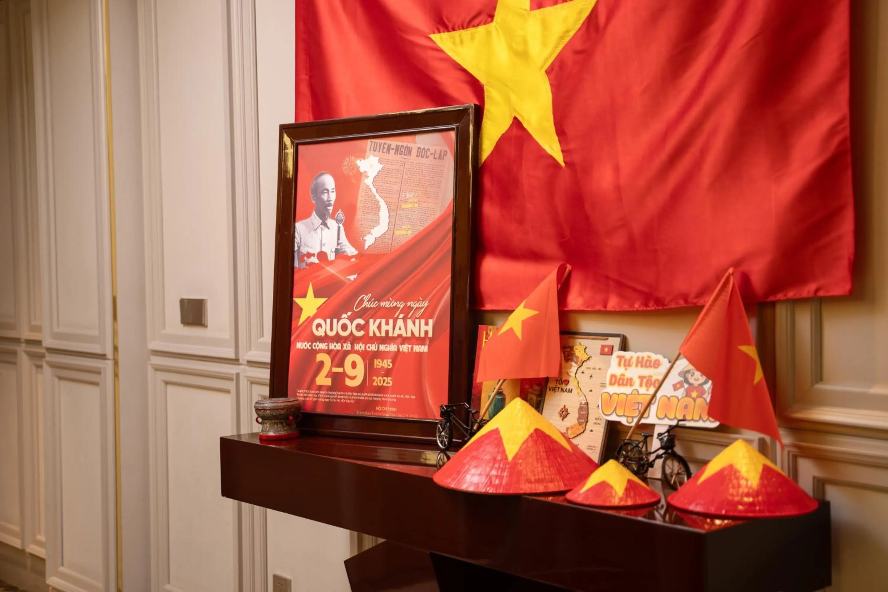 Logo/Certificate/Sign in Le Premier Hotel & Rooftop Bar