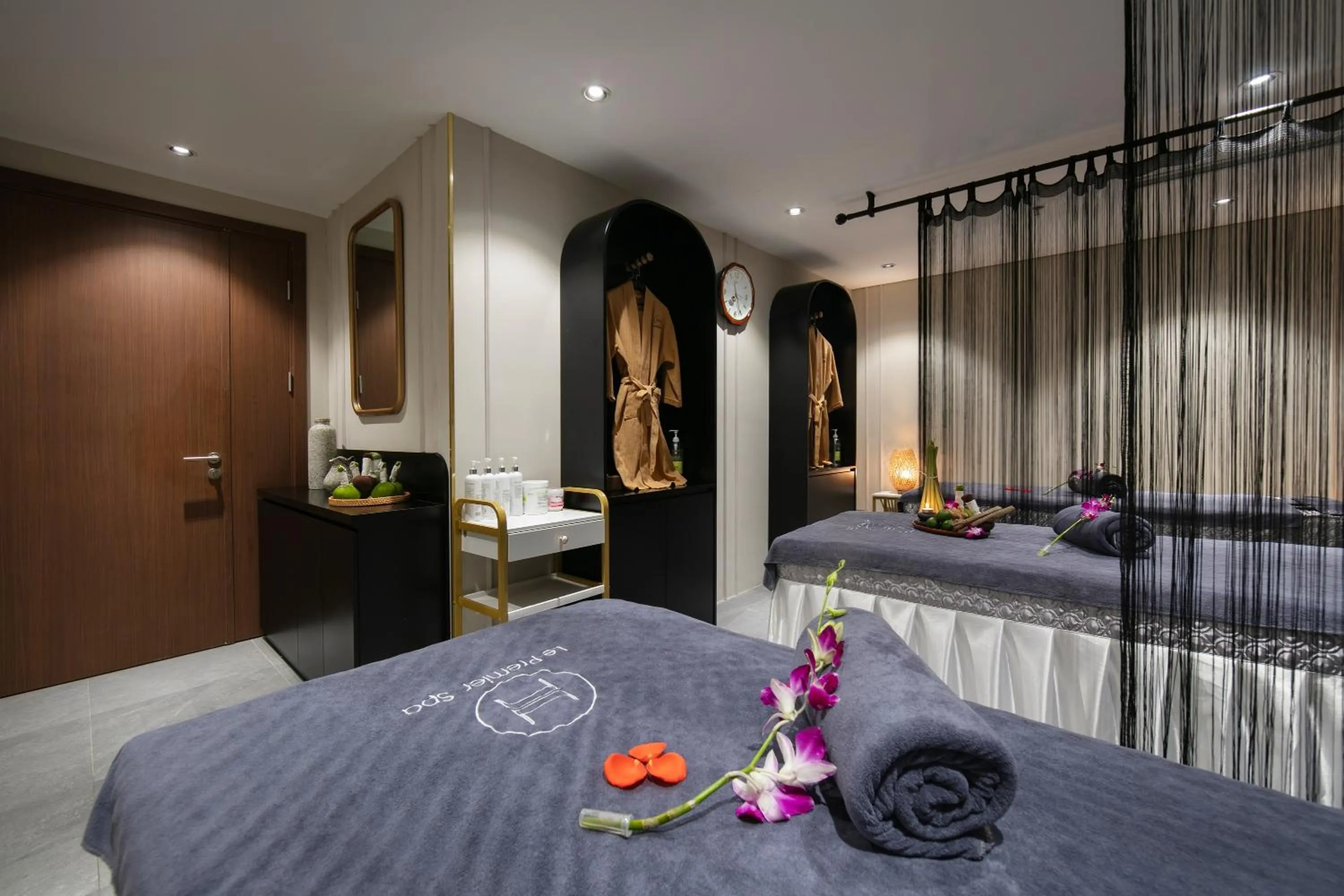 Spa and wellness centre/facilities, Bed in Le Premier Hotel & Rooftop Bar
