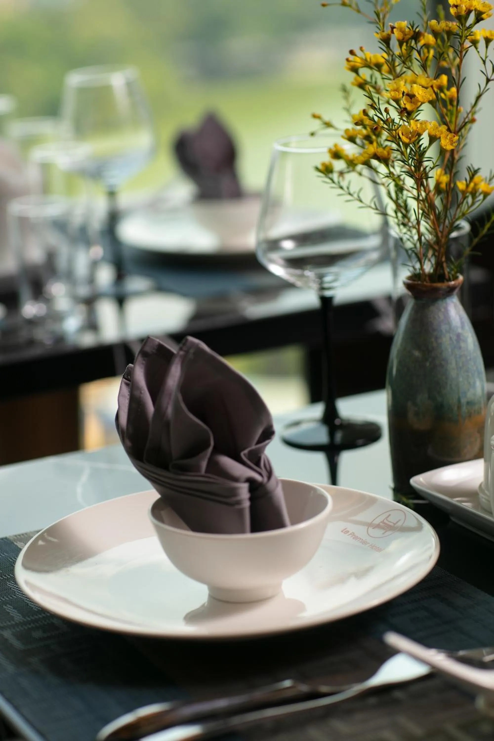 Restaurant/places to eat in Le Premier Hotel & Rooftop Bar