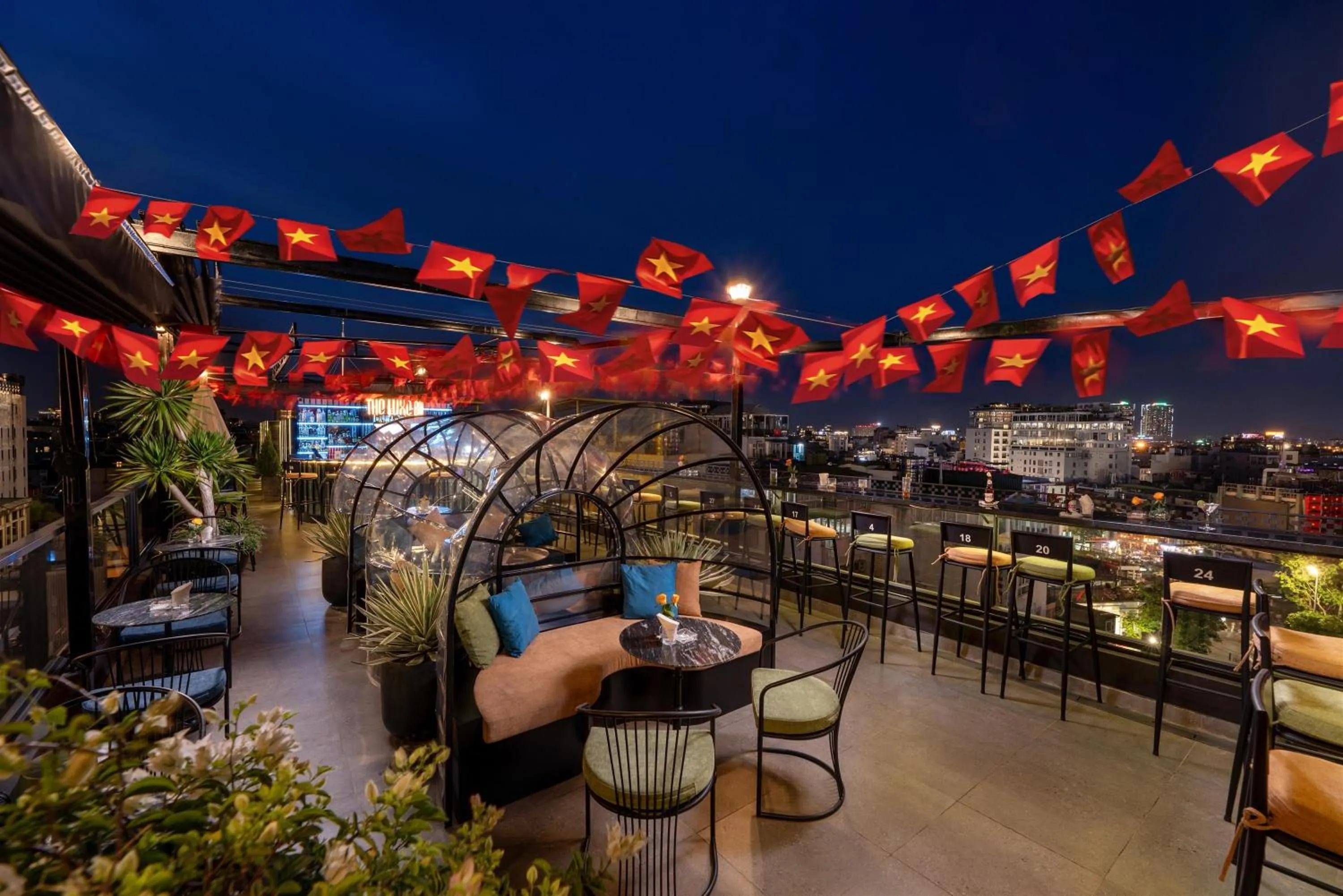 Lounge or bar in Le Premier Hotel & Rooftop Bar