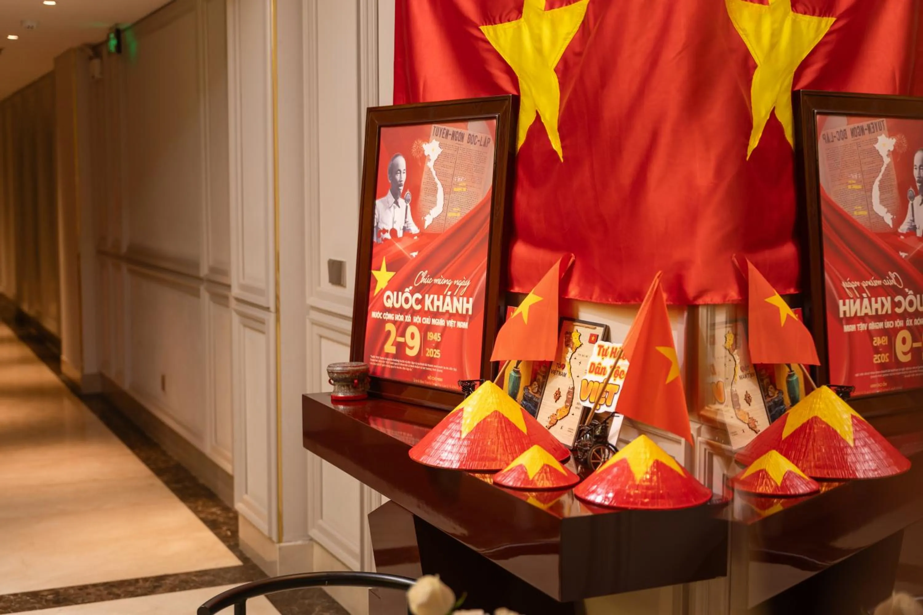 Logo/Certificate/Sign in Le Premier Hotel & Rooftop Bar