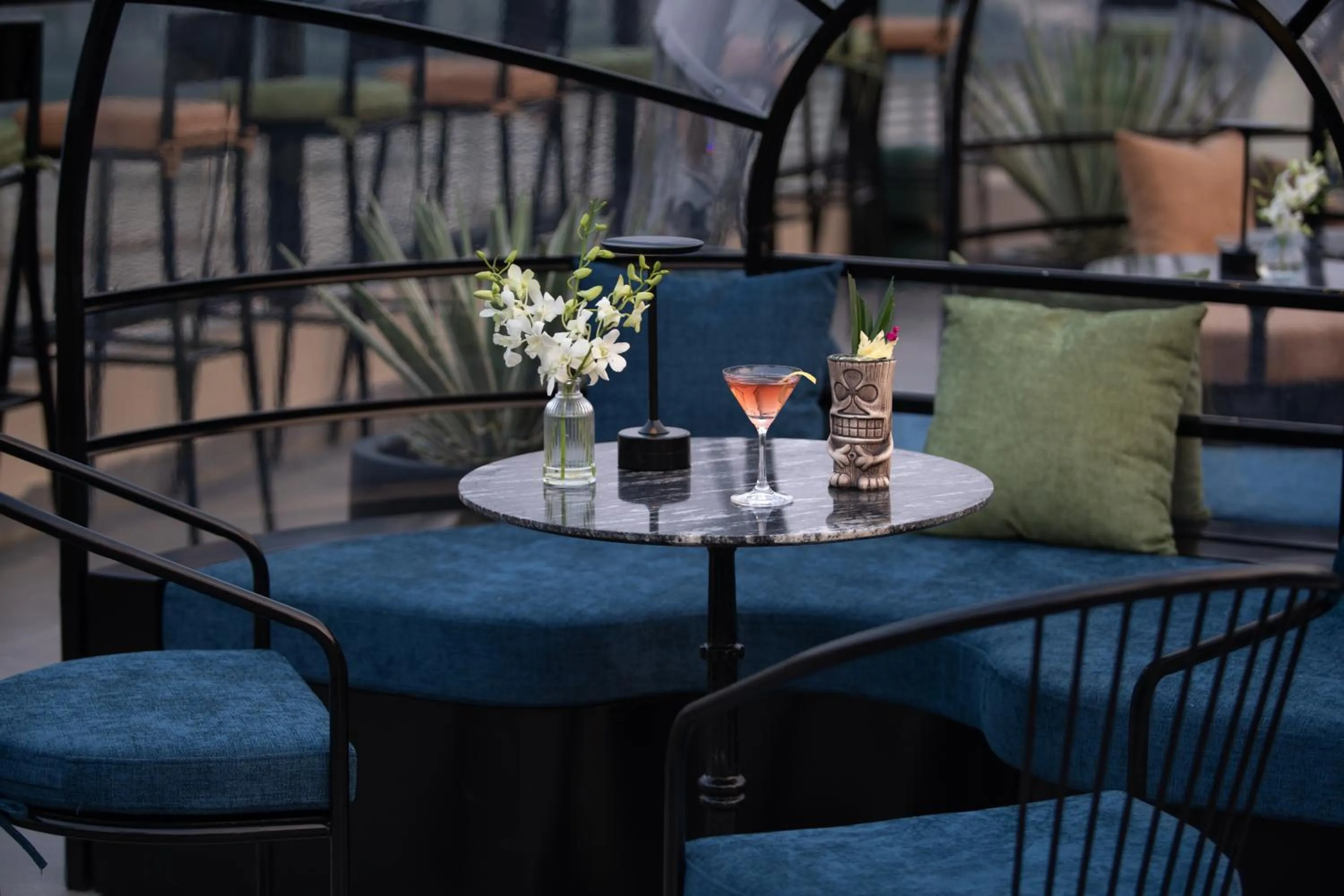 Lounge or bar in Le Premier Hotel & Rooftop Bar