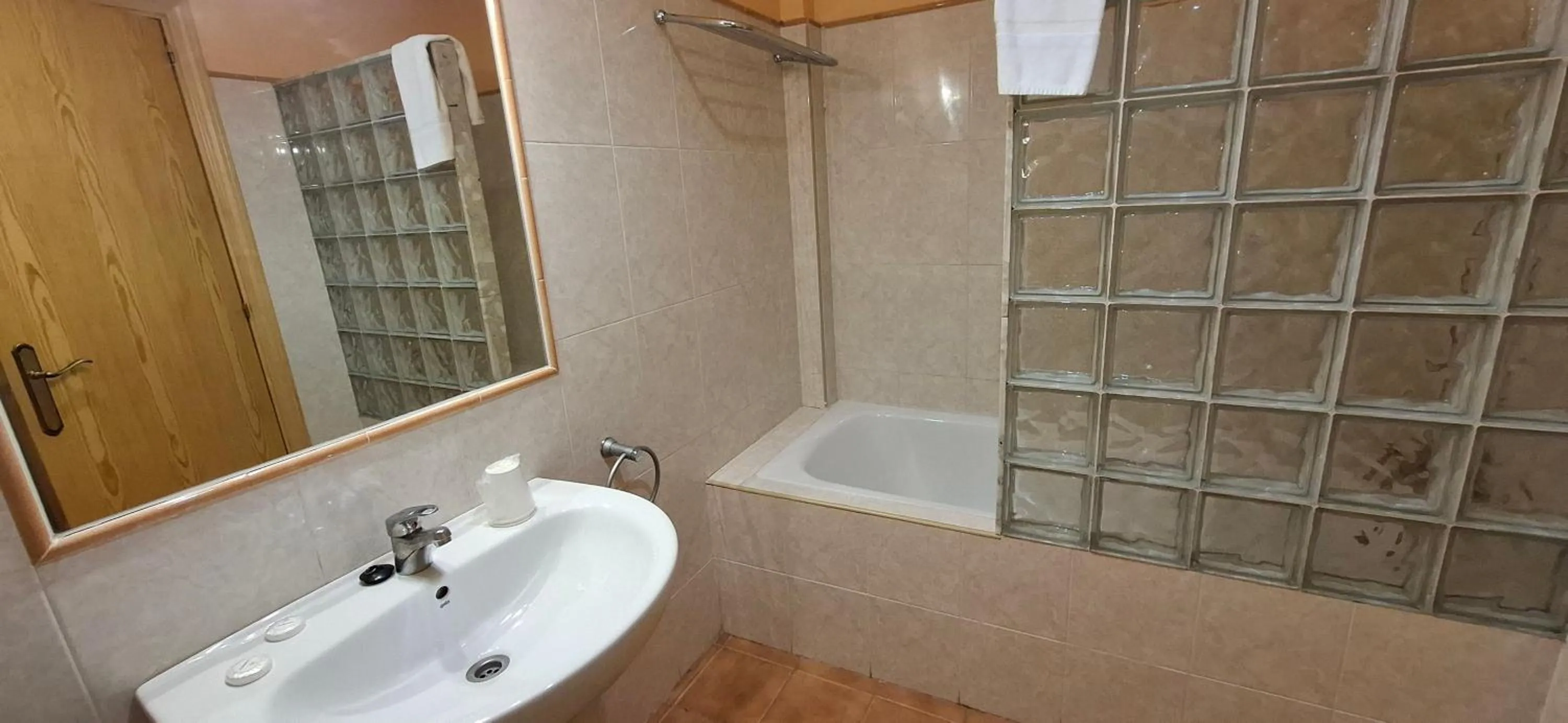 Bathroom in Hotel Villa de Estercuel