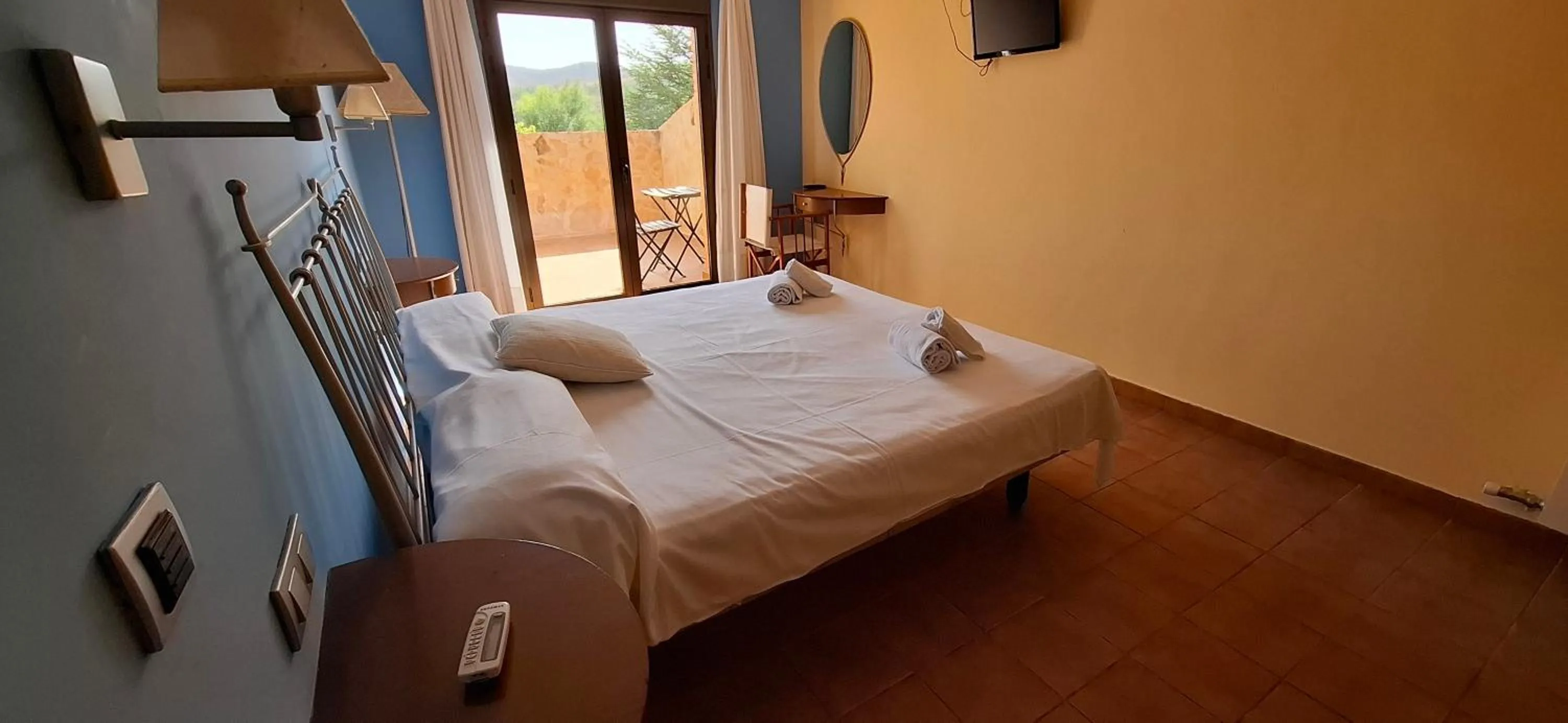 Bedroom, Bed in Hotel Villa de Estercuel