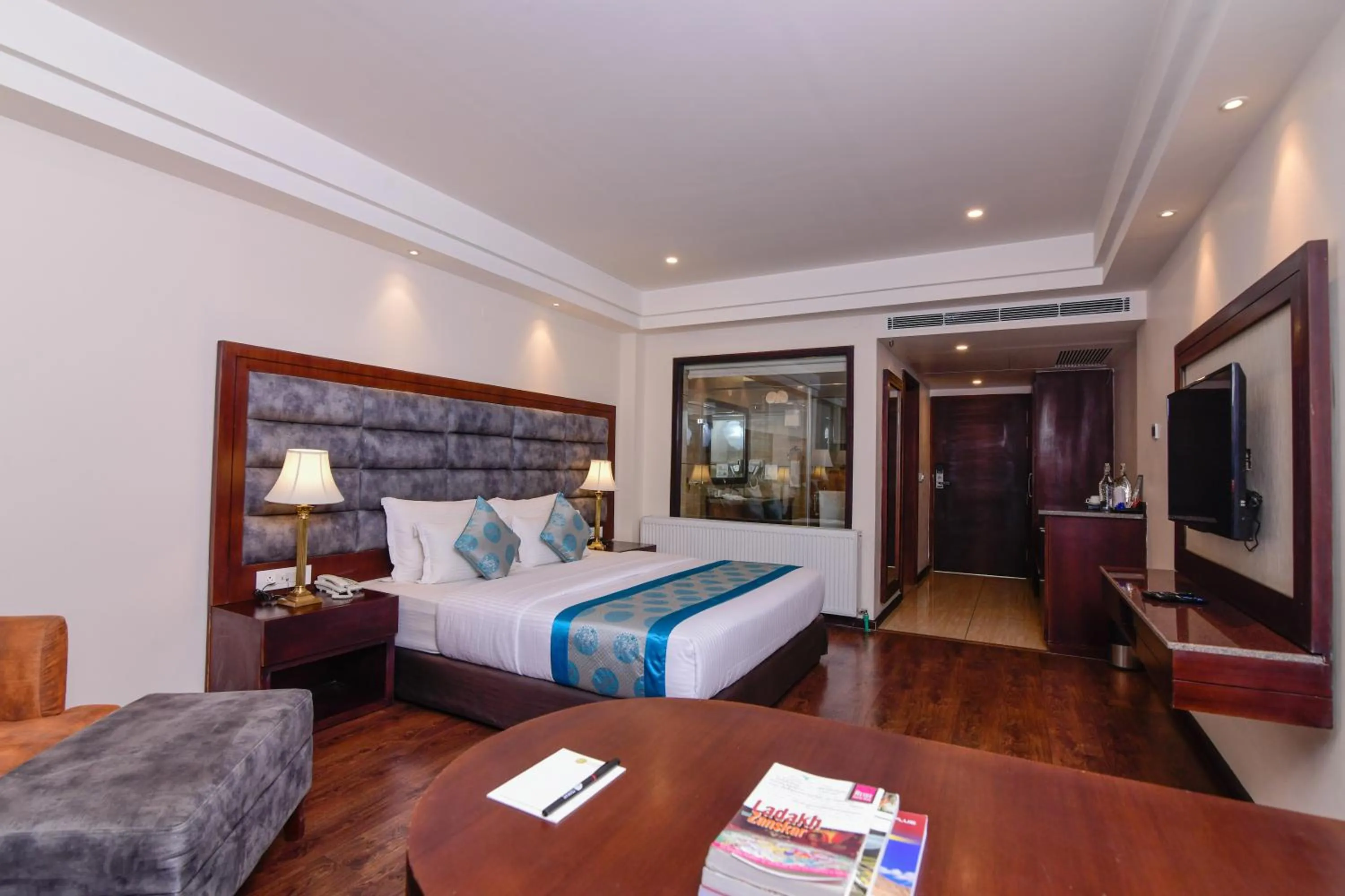 Photo of the whole room, Bed in Tsokar Retreat