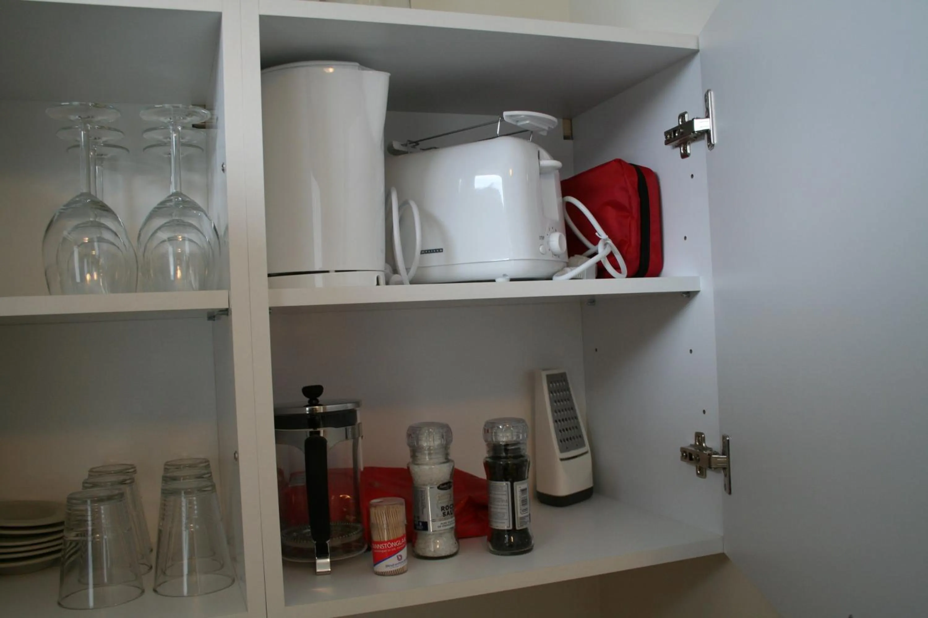 Coffee/tea facilities in South Central Apartments