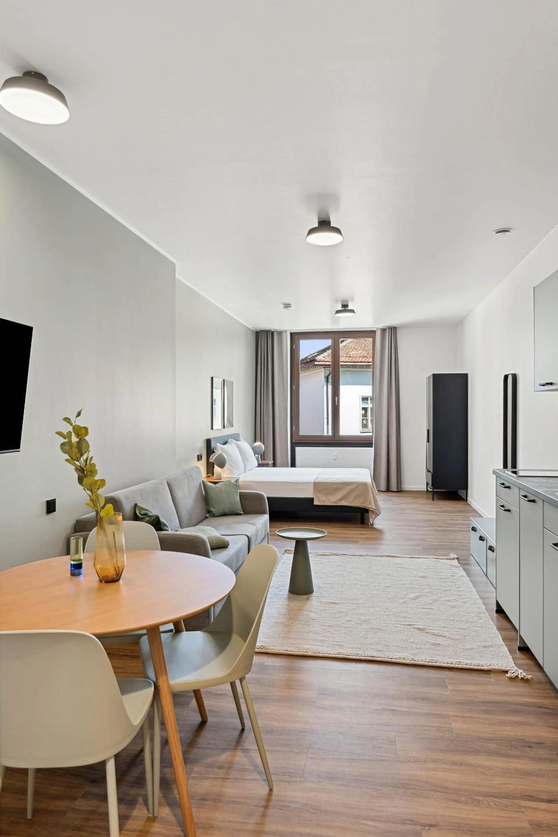 Bed in Limehome Memmingen Maximilianstraße