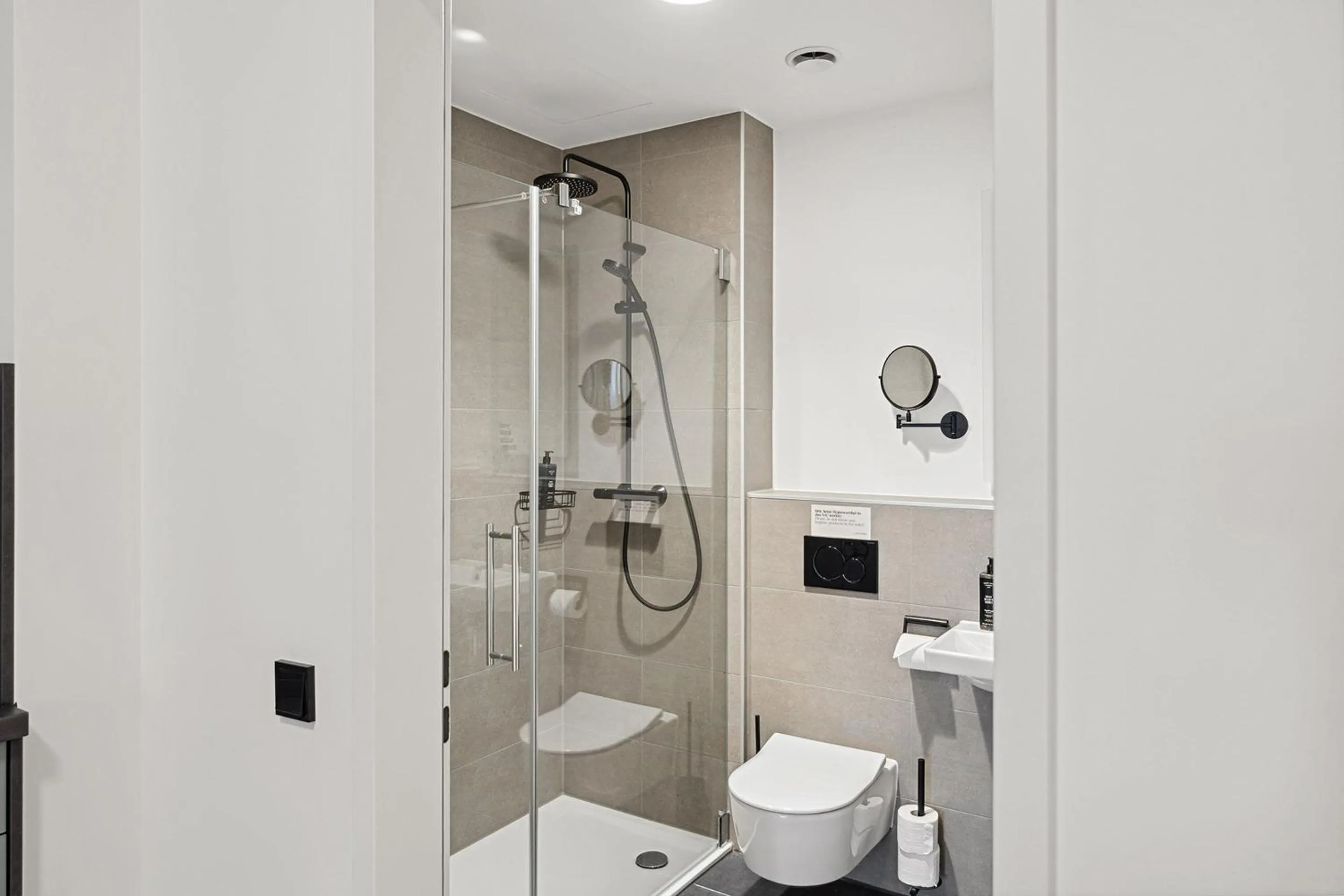 Toilet in Limehome Memmingen Maximilianstraße