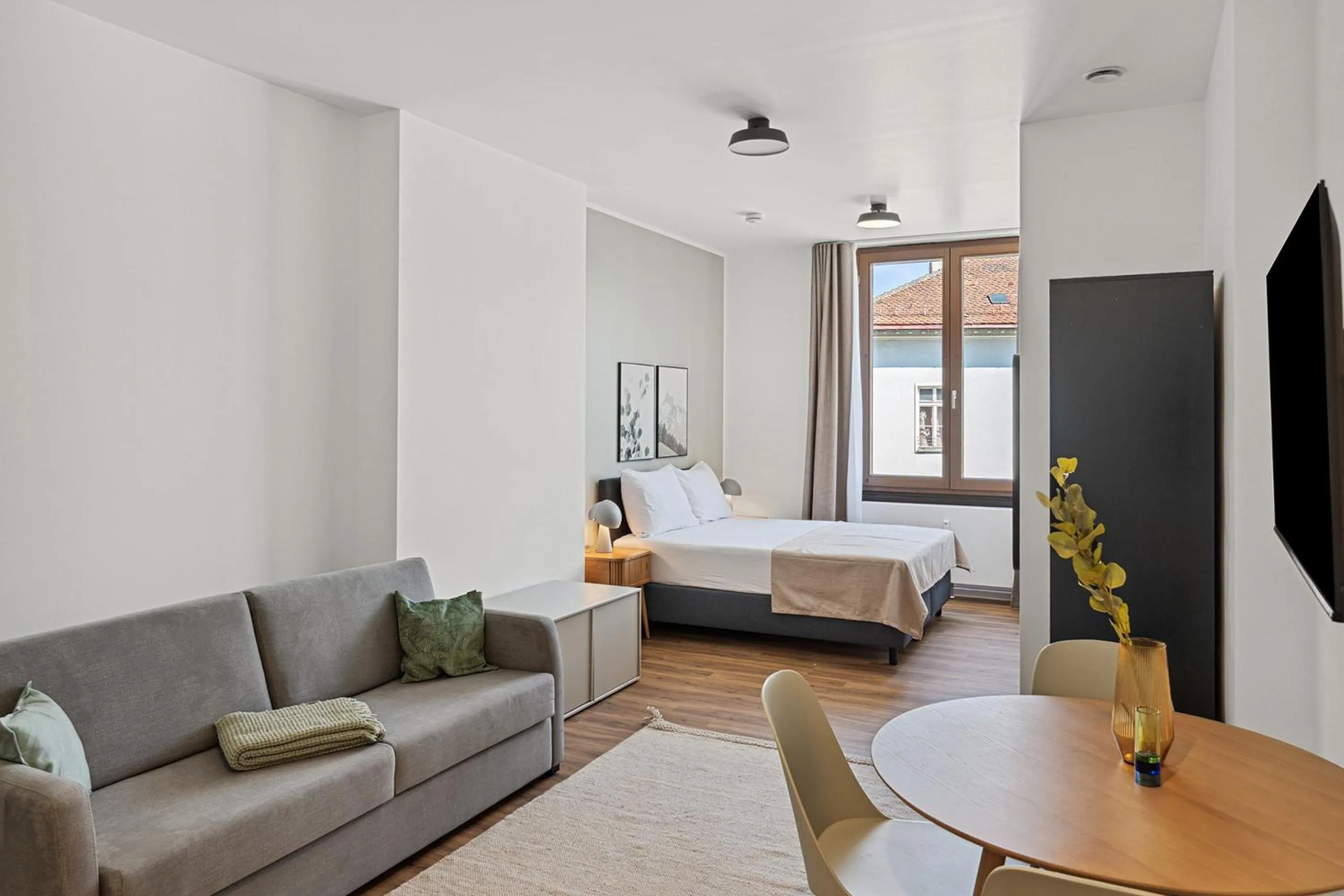 Bed in Limehome Memmingen Maximilianstraße