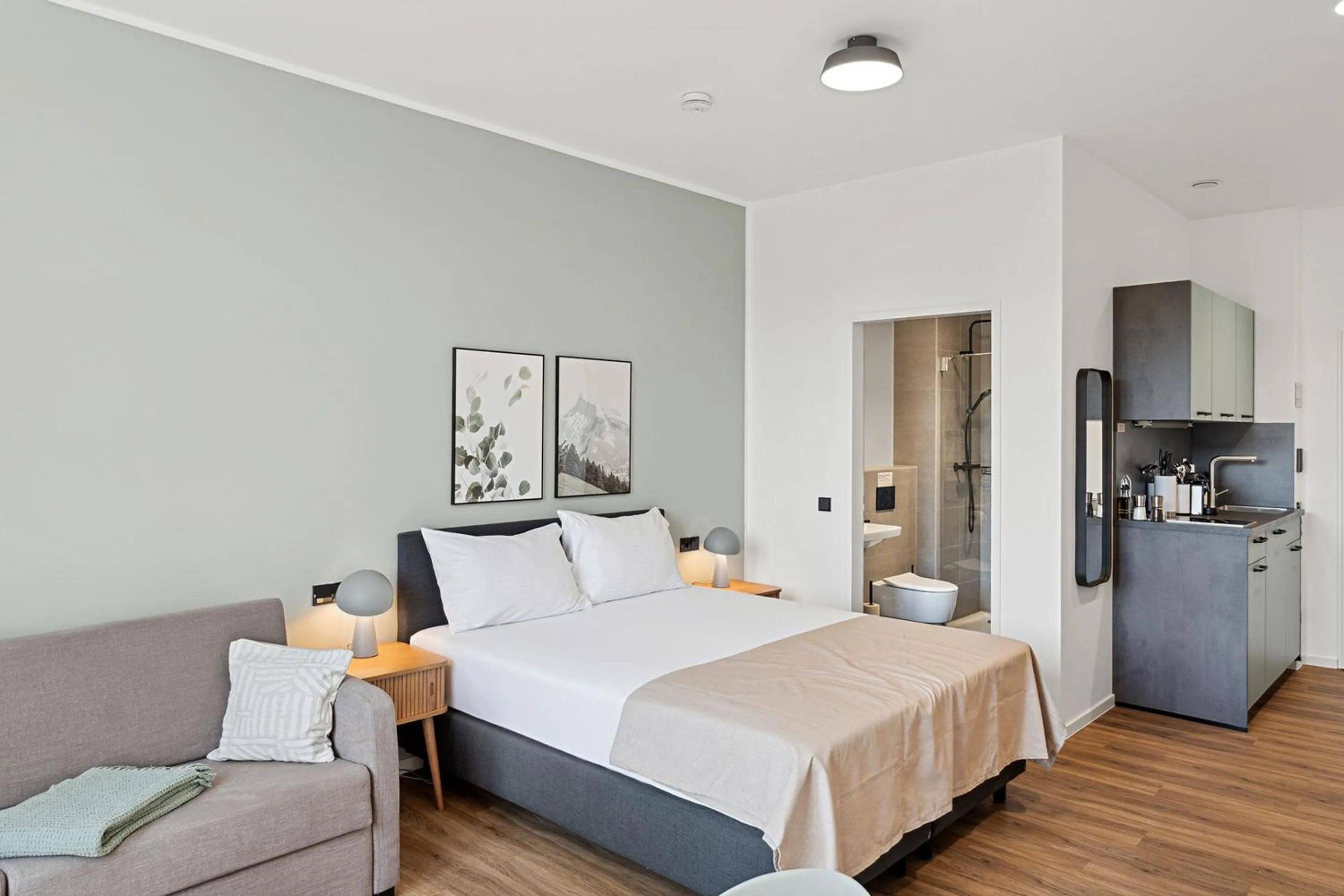 Bed in Limehome Memmingen Maximilianstraße