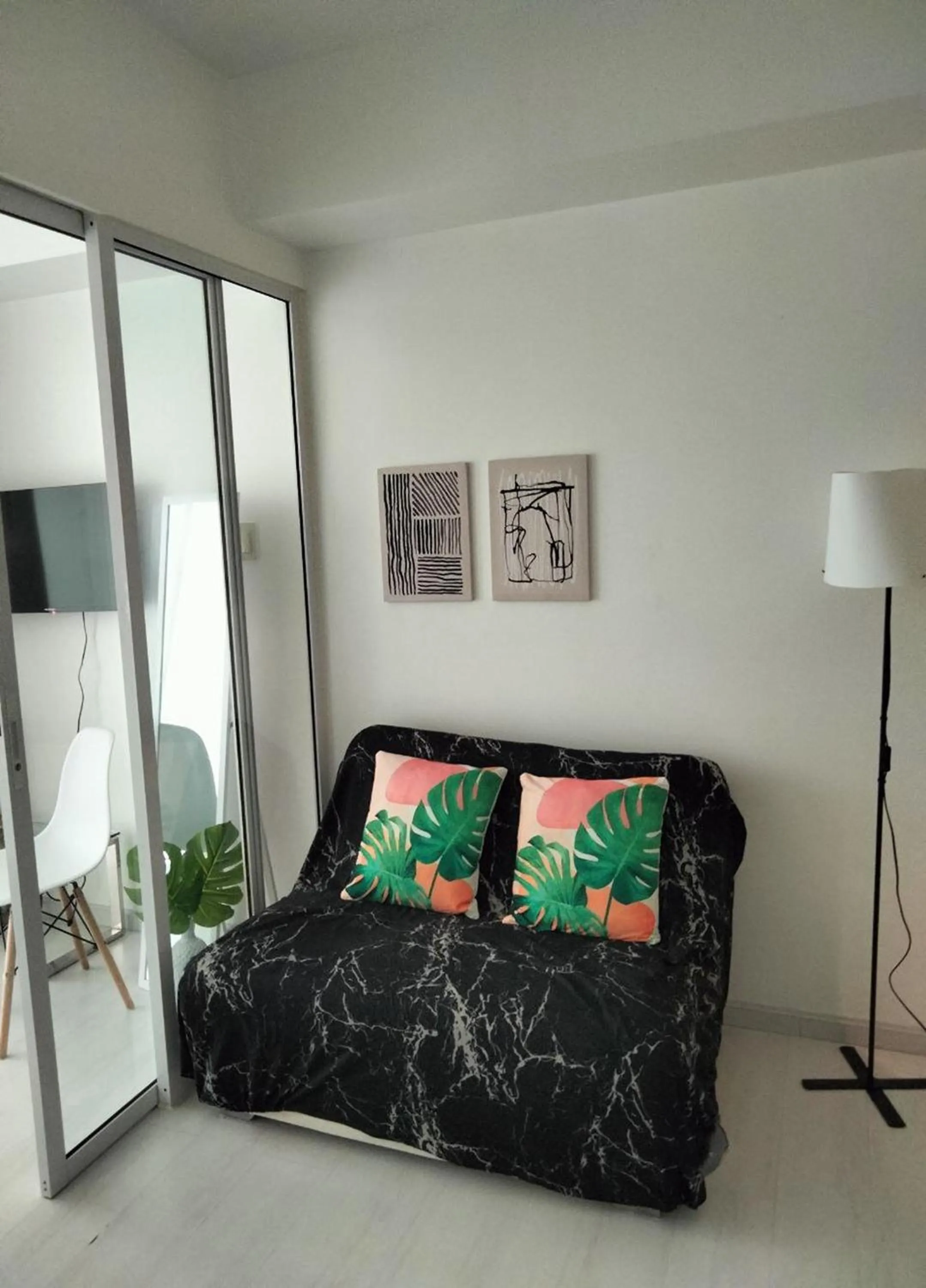 Living room in Budget Suite Paranaque