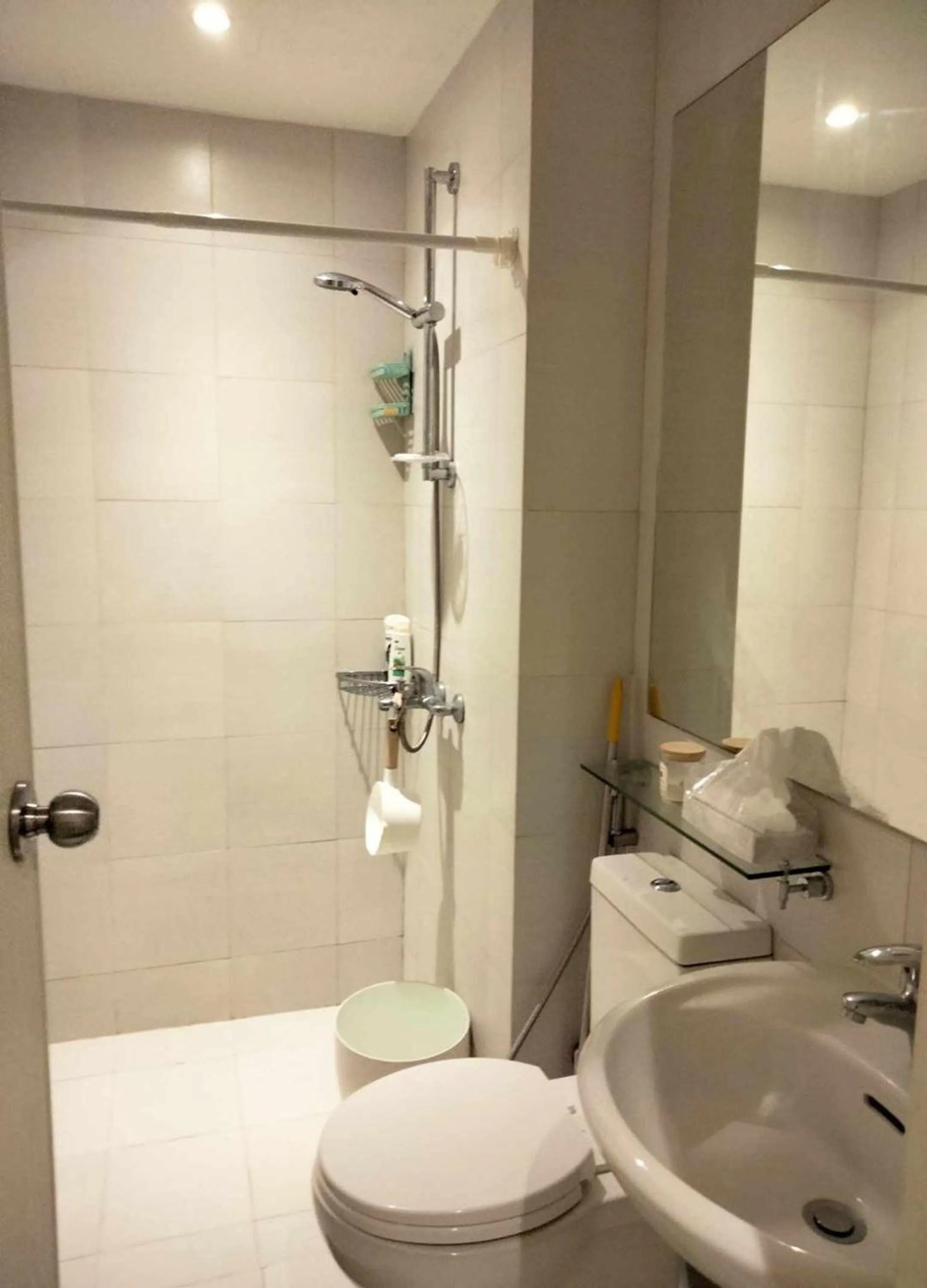 Bathroom in Budget Suite Paranaque