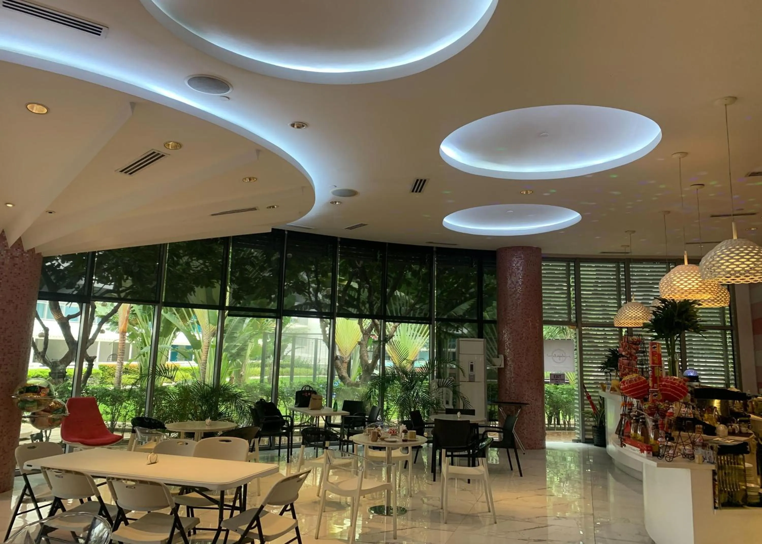 Restaurant/places to eat in Budget Suite Paranaque