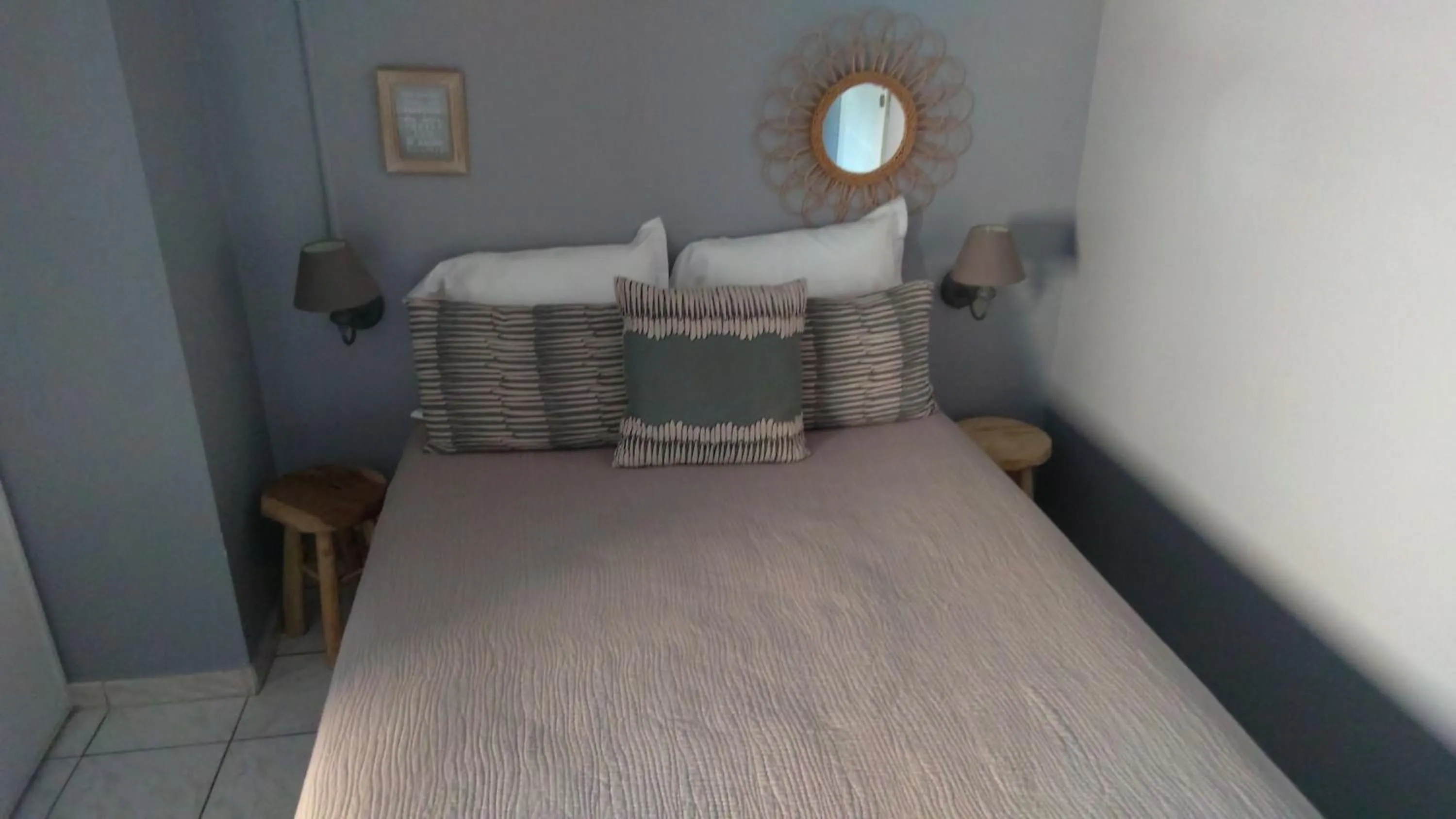 Bed in Logis Hôtel La Clé Des Songes