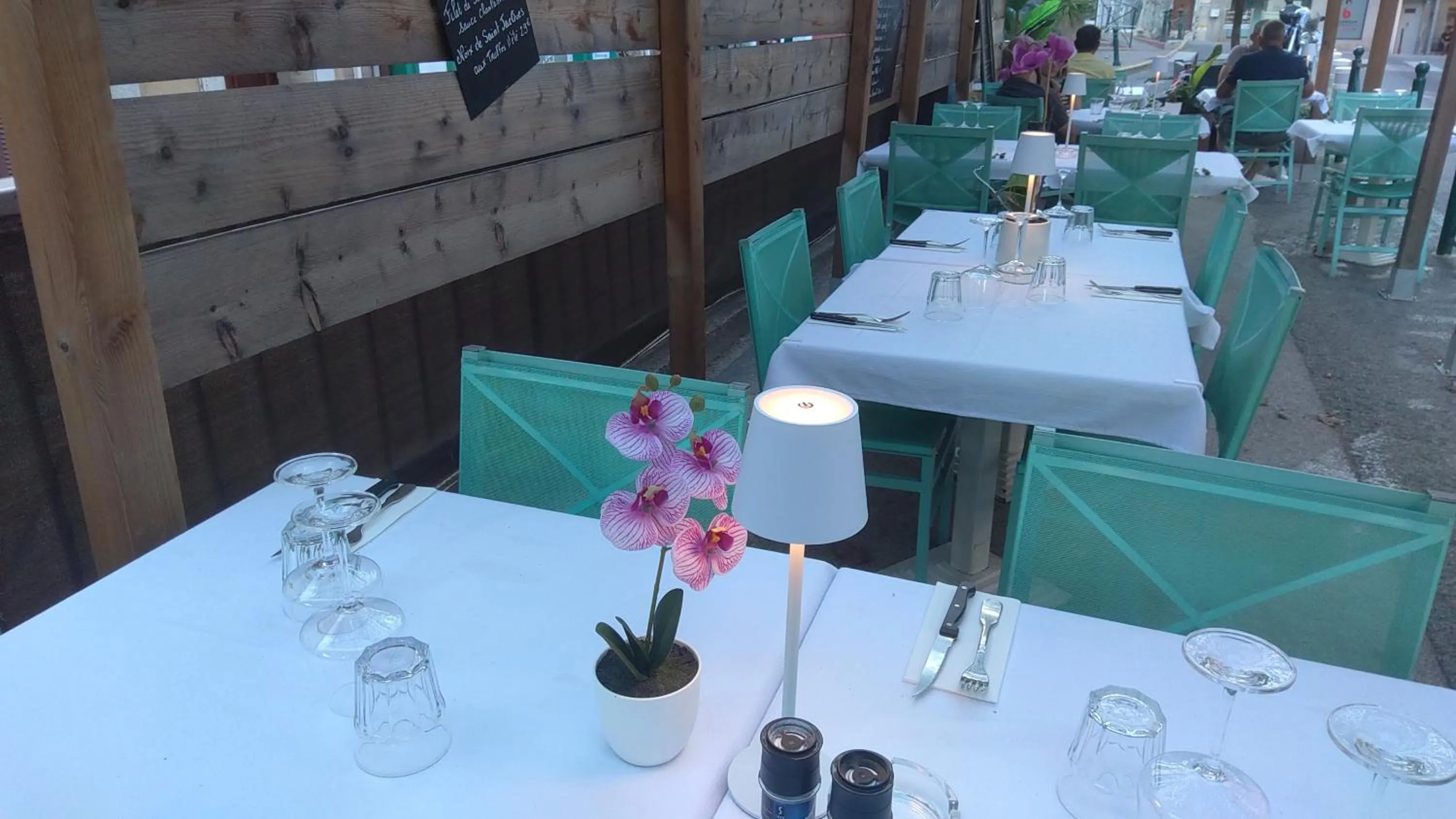 Balcony/Terrace in Logis Hôtel La Clé Des Songes