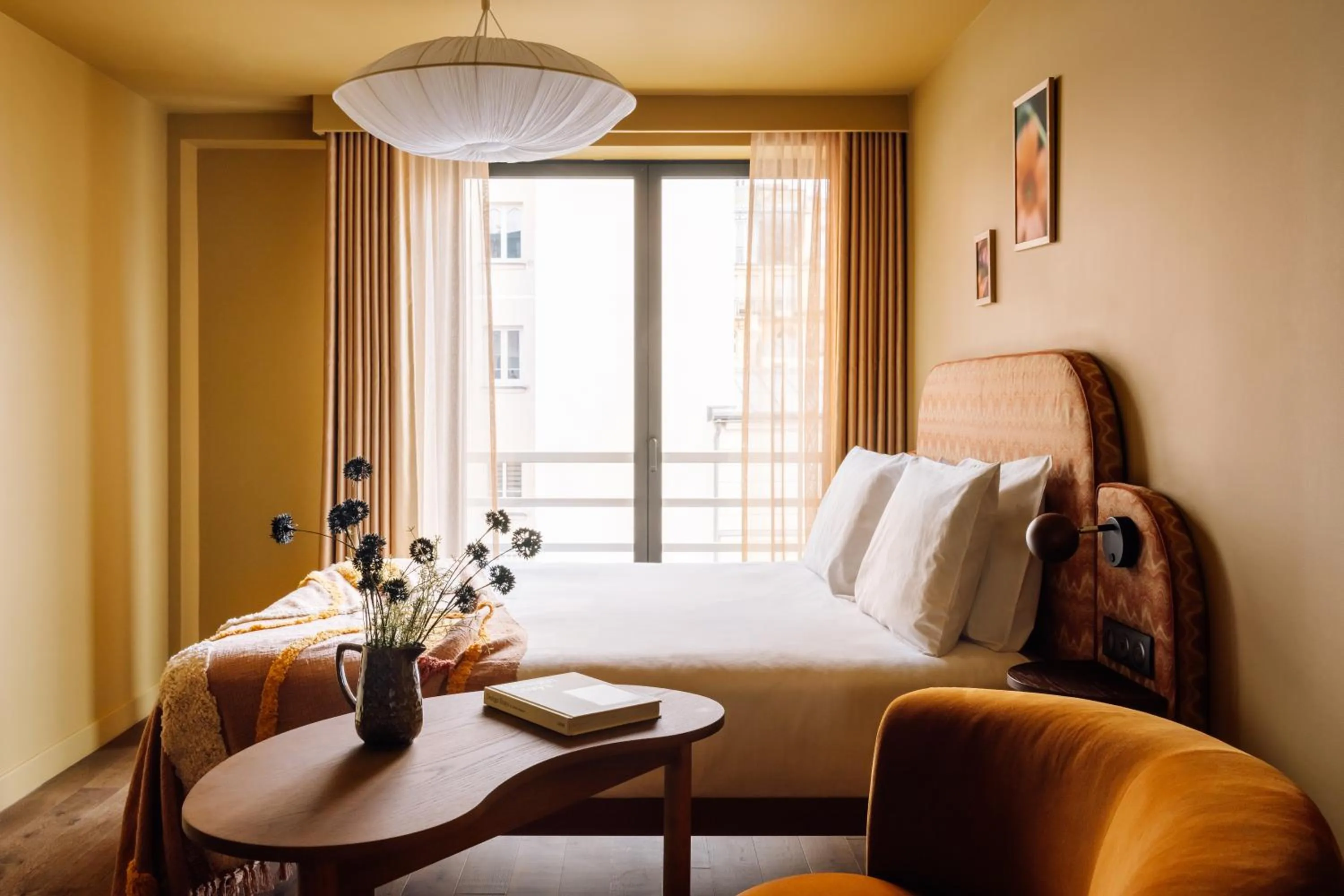 Bed in Le Jardin de Verre by Locke