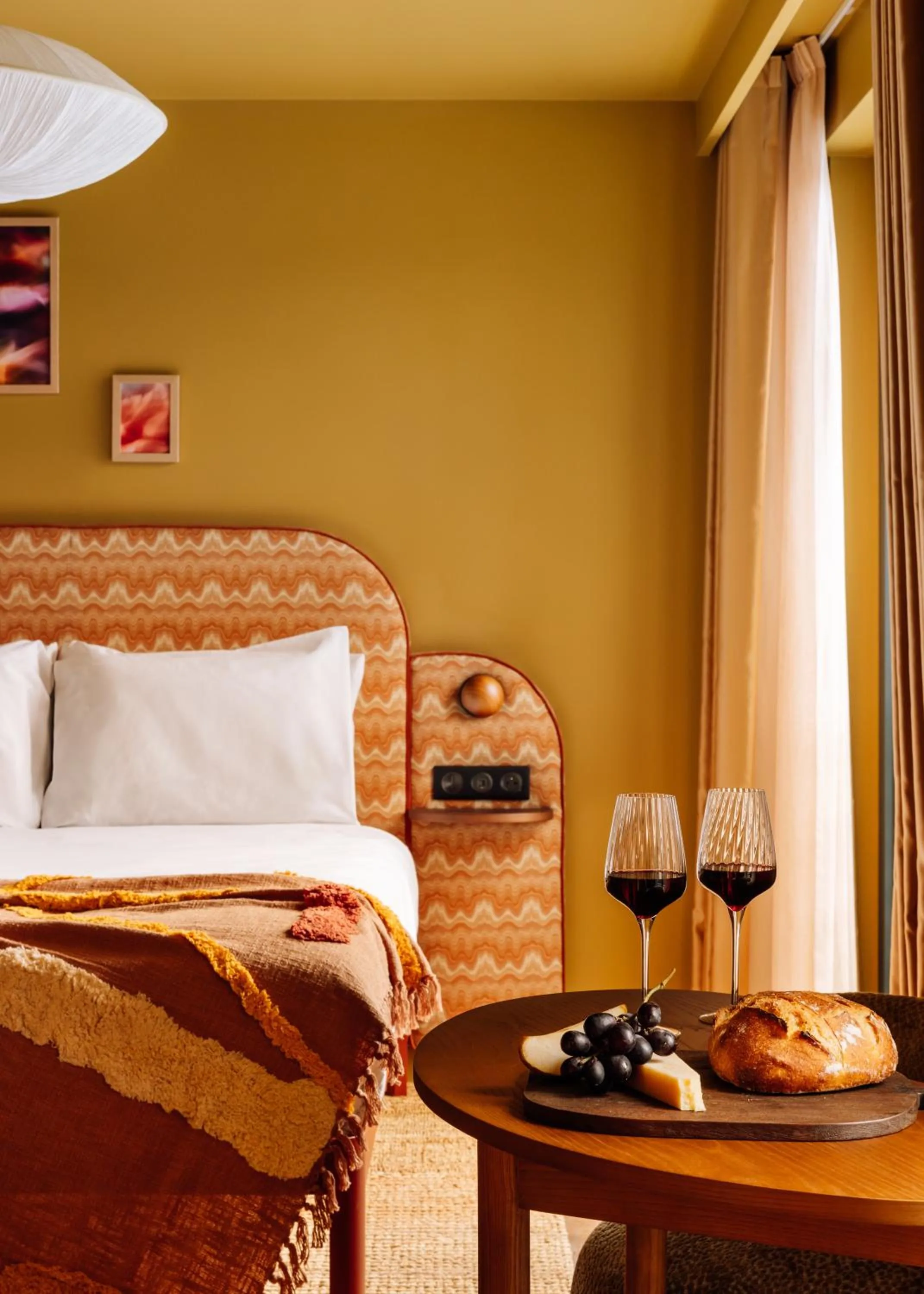 Bed in Le Jardin de Verre by Locke