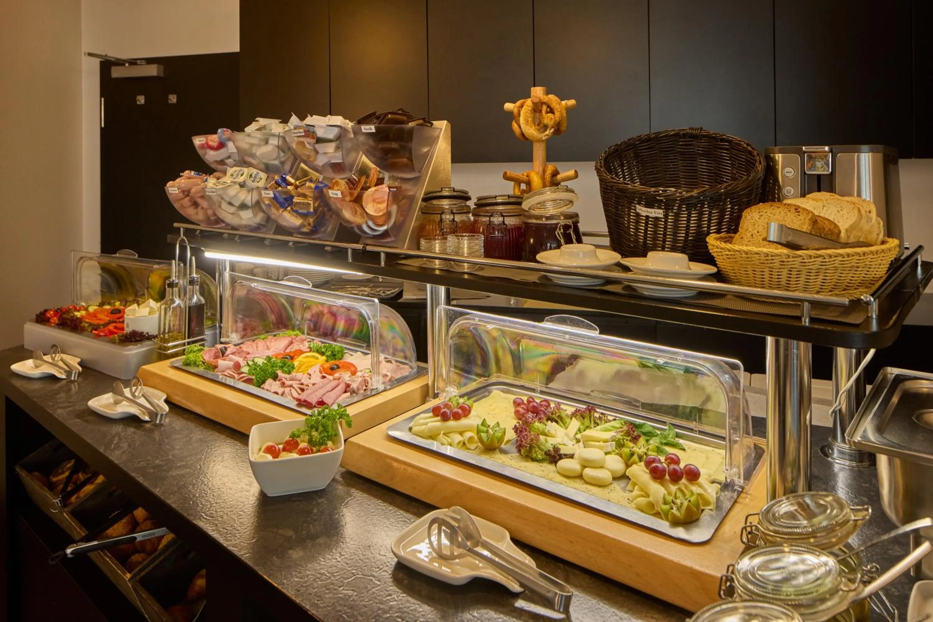 Breakfast in Skyline Hotel City Frankfurt