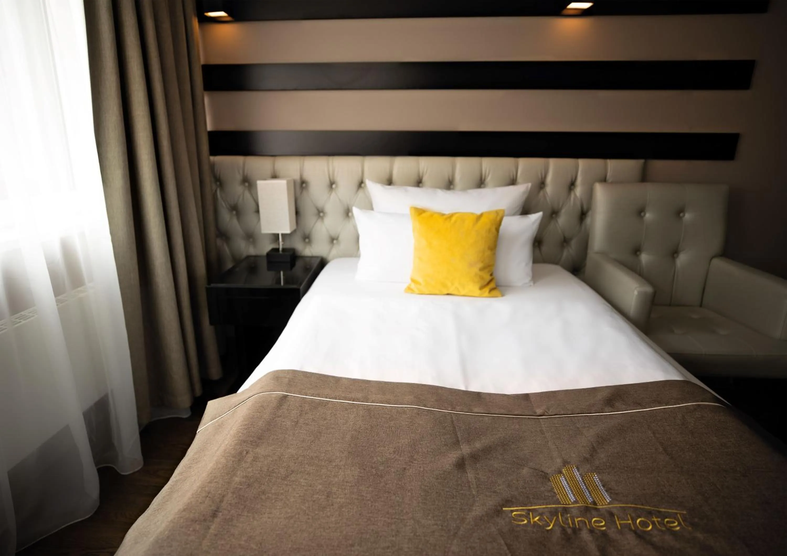 Bed in Skyline Hotel City Frankfurt