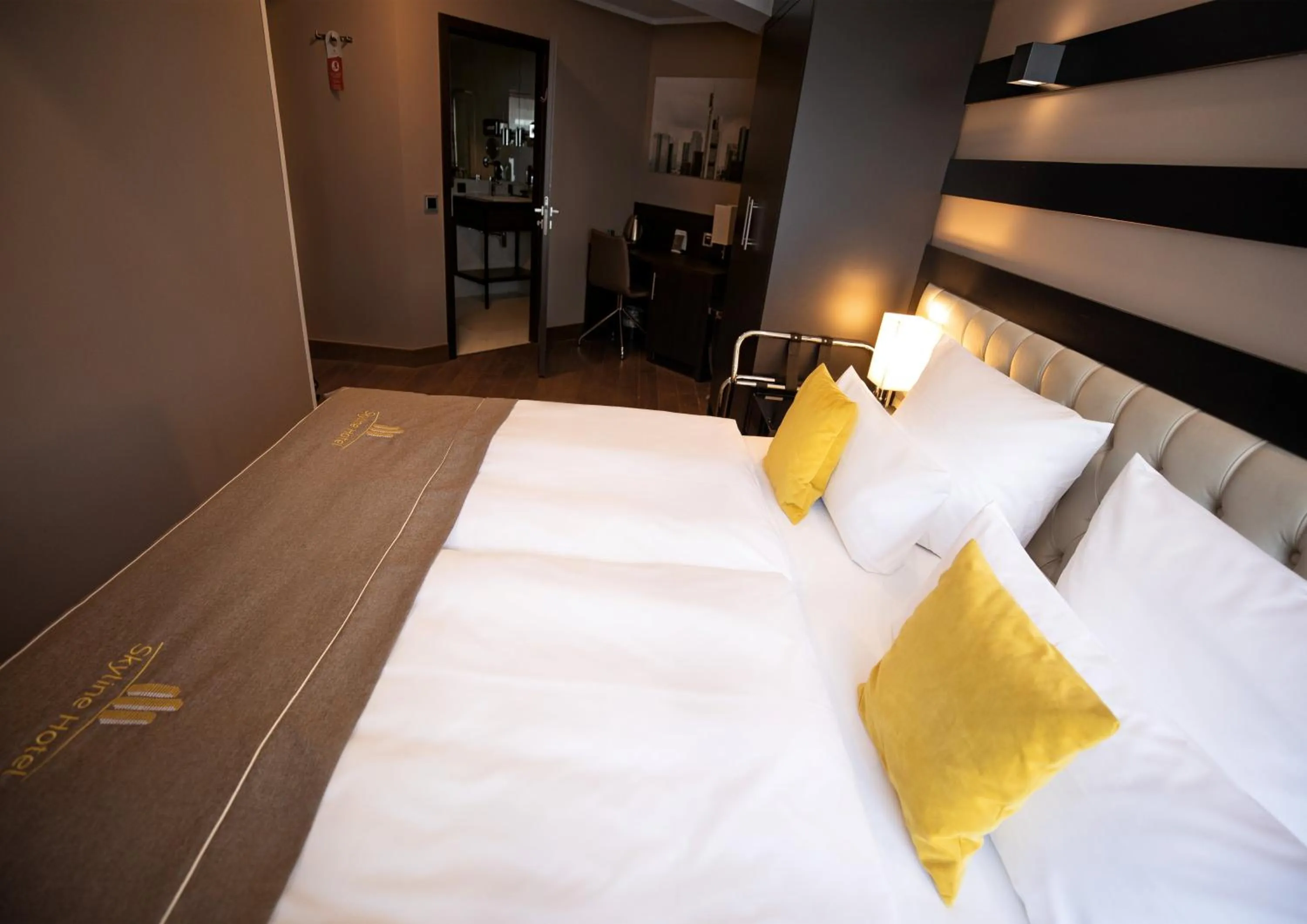 Photo of the whole room, Bed in Skyline Hotel City Frankfurt